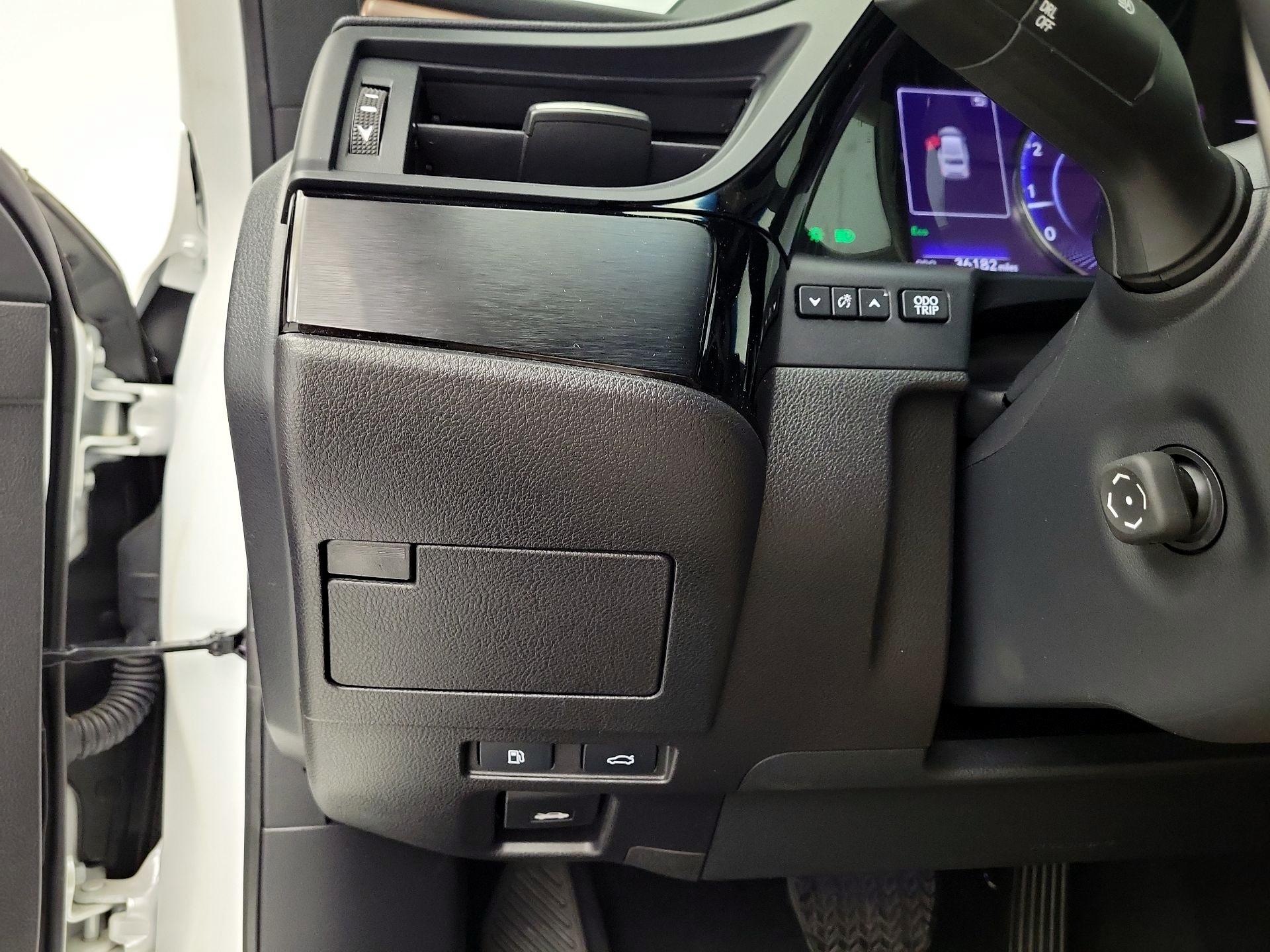 Thumbnail: 2024 Lexus ES - 13