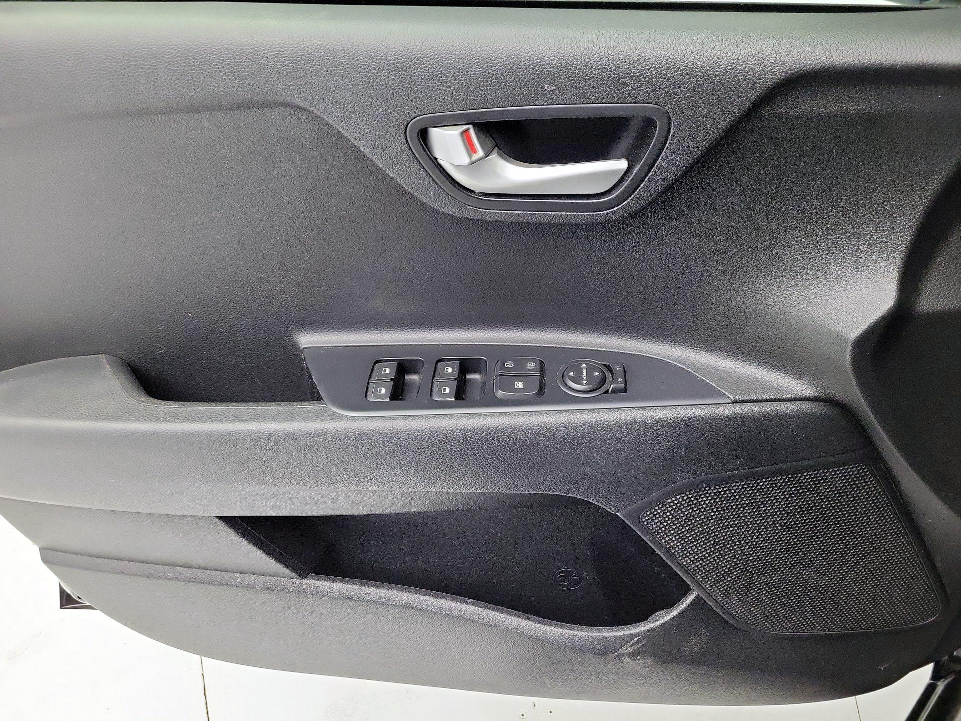 Thumbnail: 2021 Kia Rio - 12