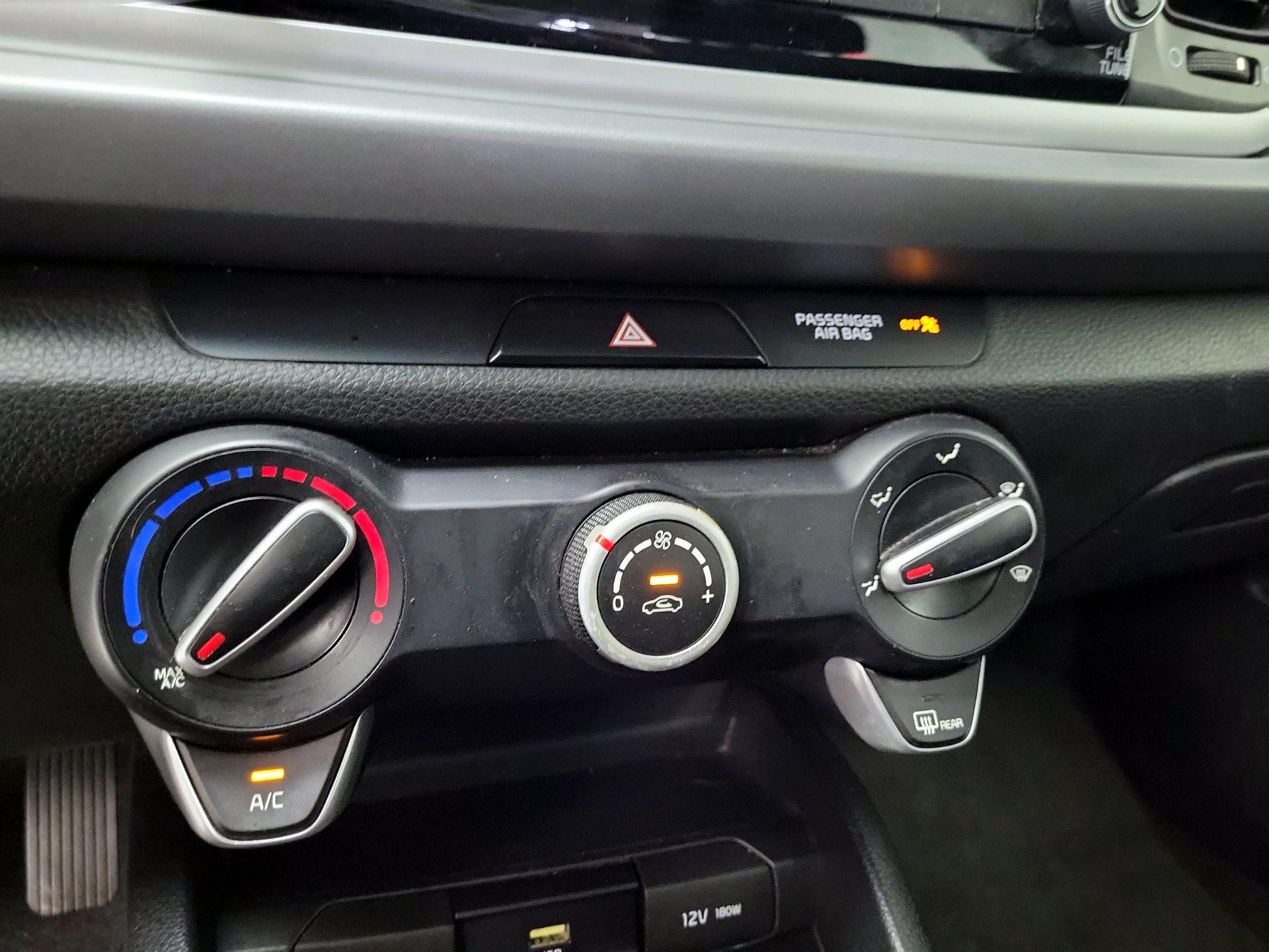 Thumbnail: 2021 Kia Rio - 15