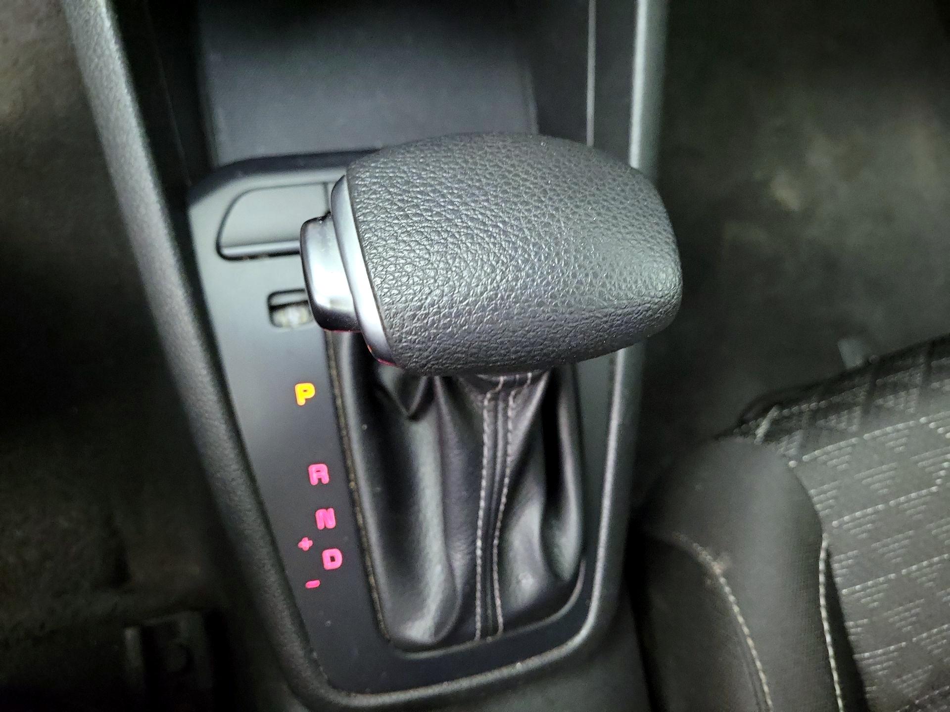 Thumbnail: 2021 Kia Rio - 16