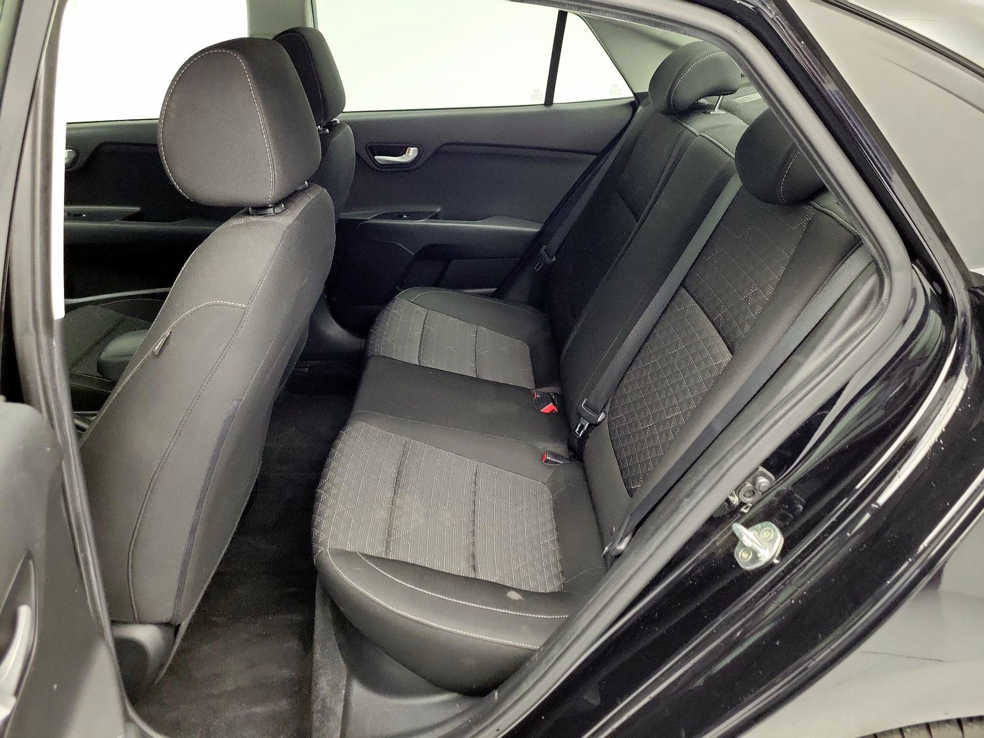 Thumbnail: 2021 Kia Rio - 18