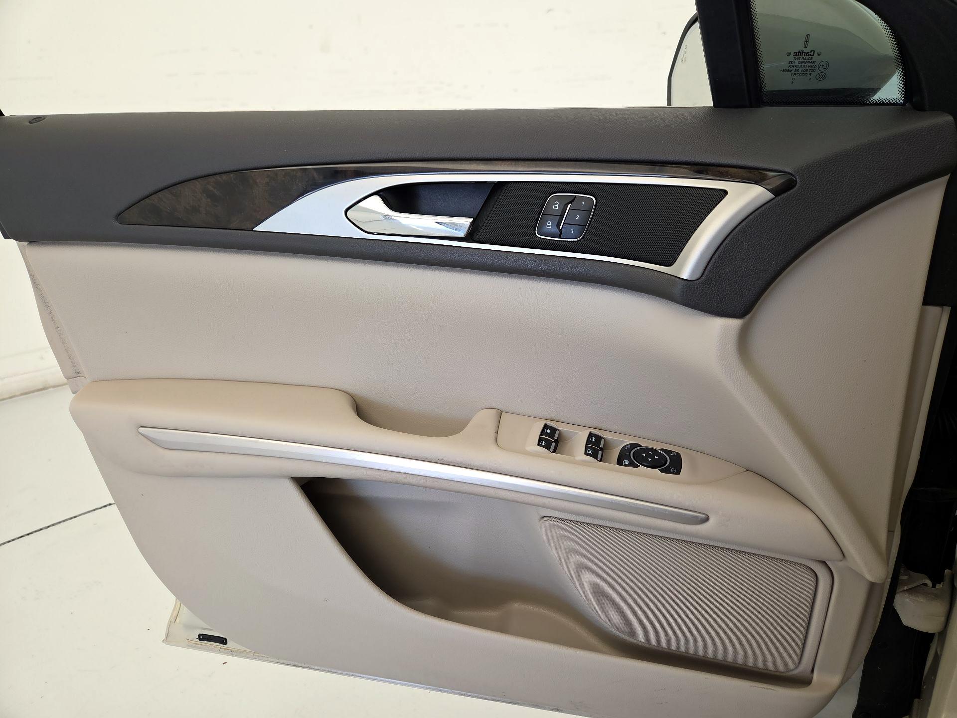 Thumbnail: 2016 Lincoln MKZ - 12