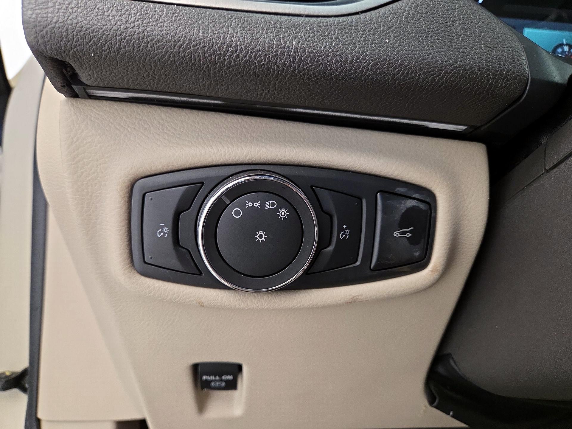 Thumbnail: 2016 Lincoln MKZ - 13