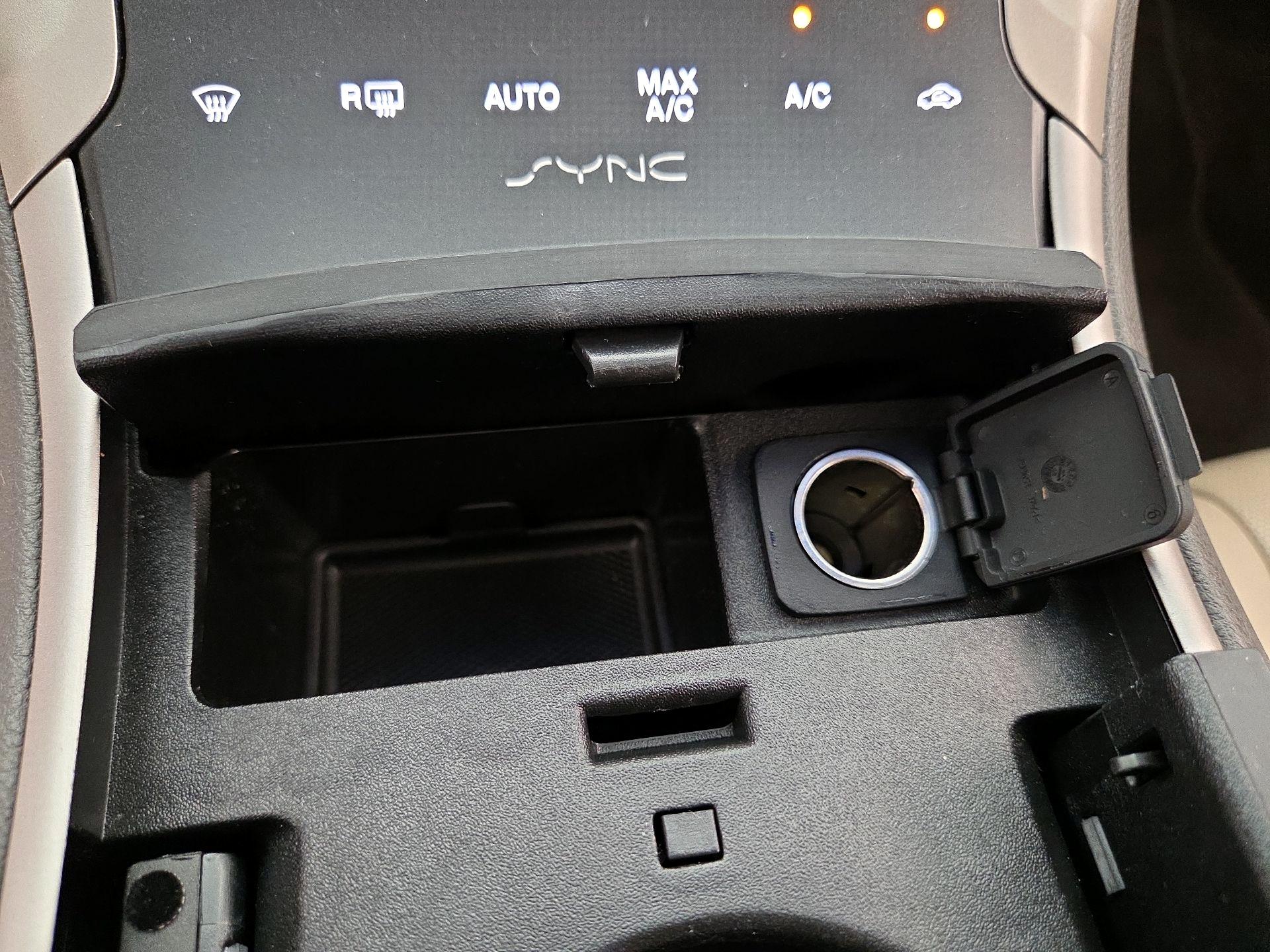 Thumbnail: 2016 Lincoln MKZ - 18