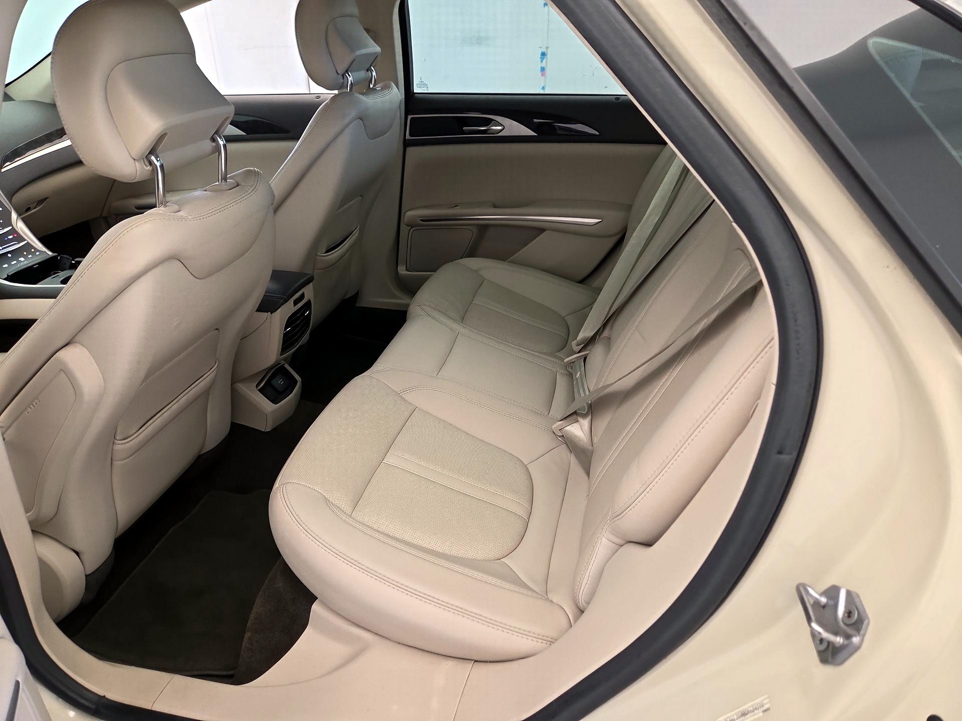 Thumbnail: 2016 Lincoln MKZ - 19