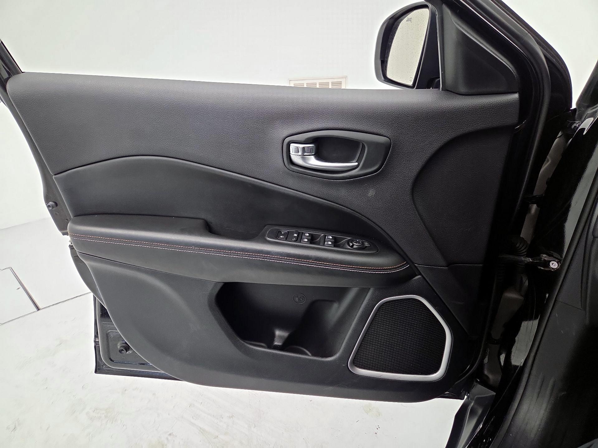 Thumbnail: 2018 Jeep Compass - 12