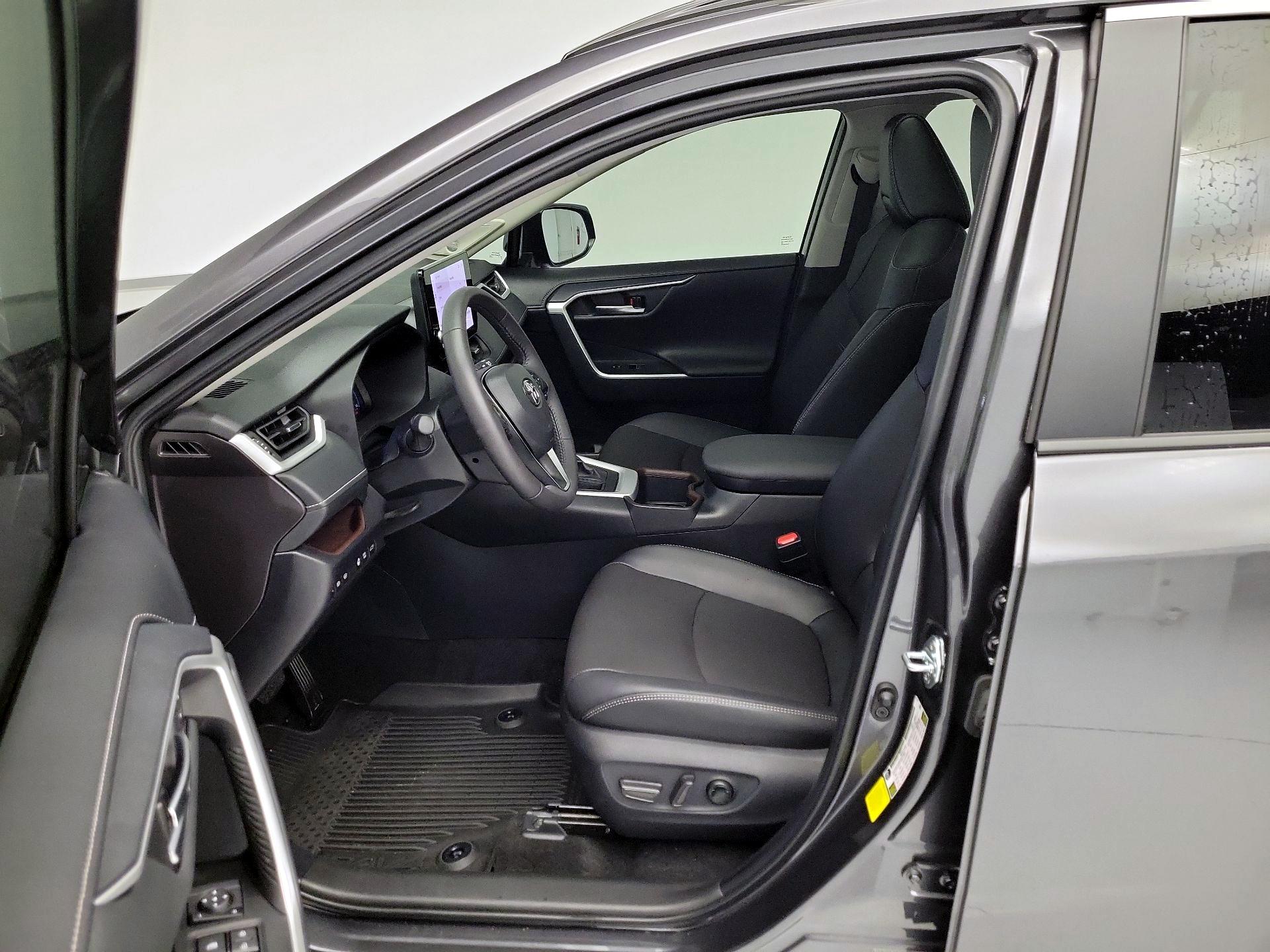 Thumbnail: 2025 Toyota RAV4 - 11