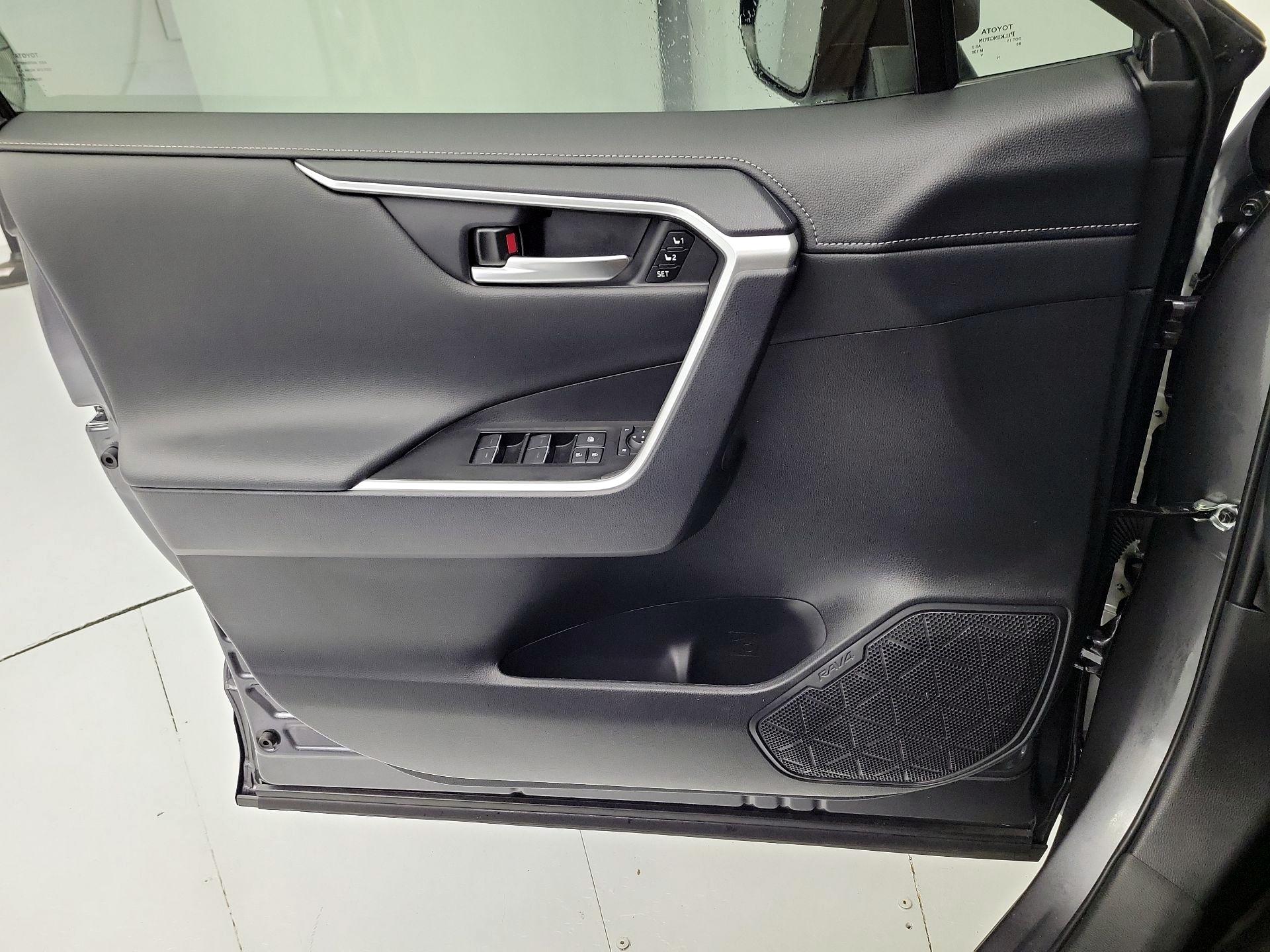 Thumbnail: 2025 Toyota RAV4 - 12