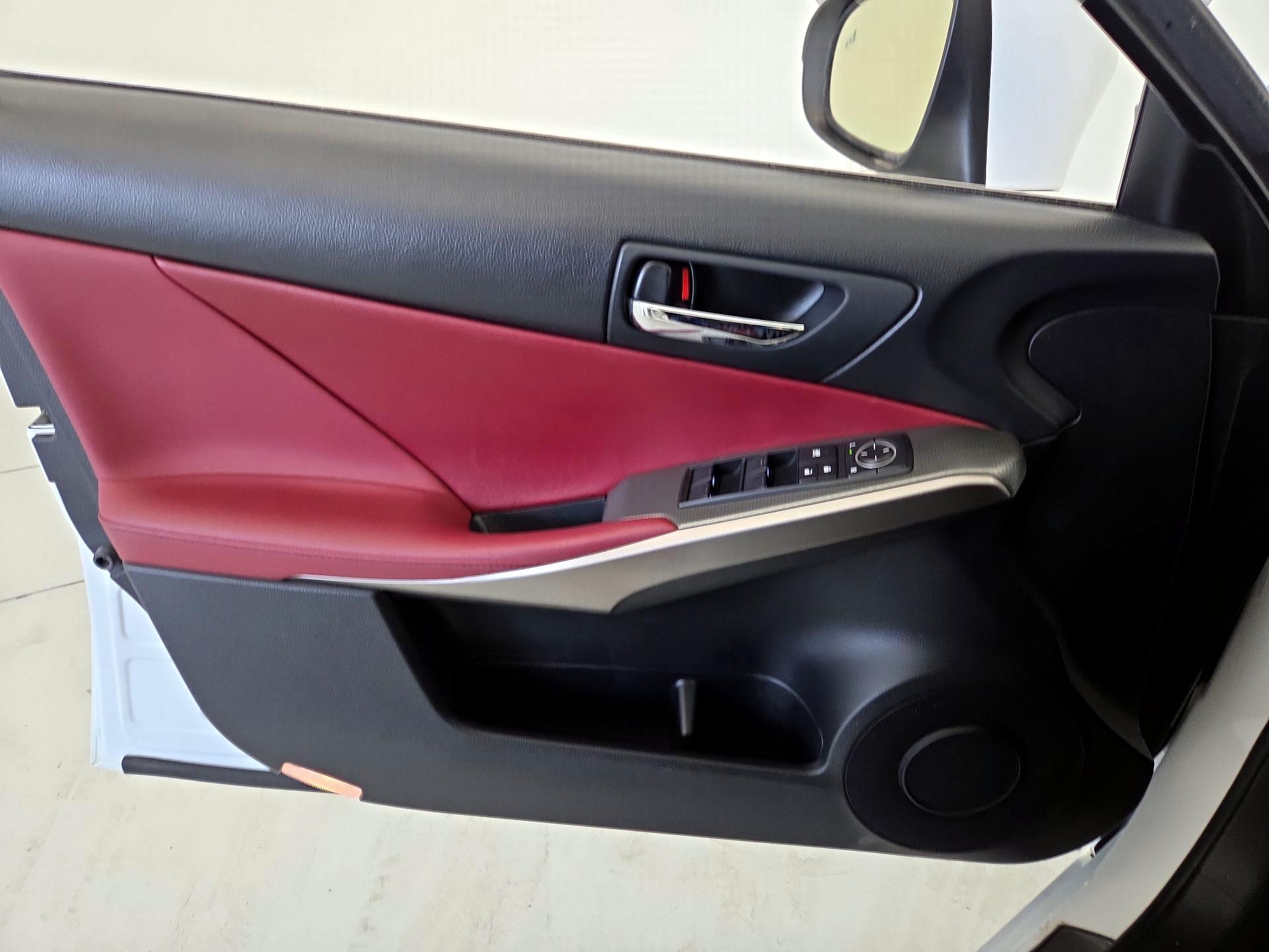 Thumbnail: 2015 Lexus IS - 12