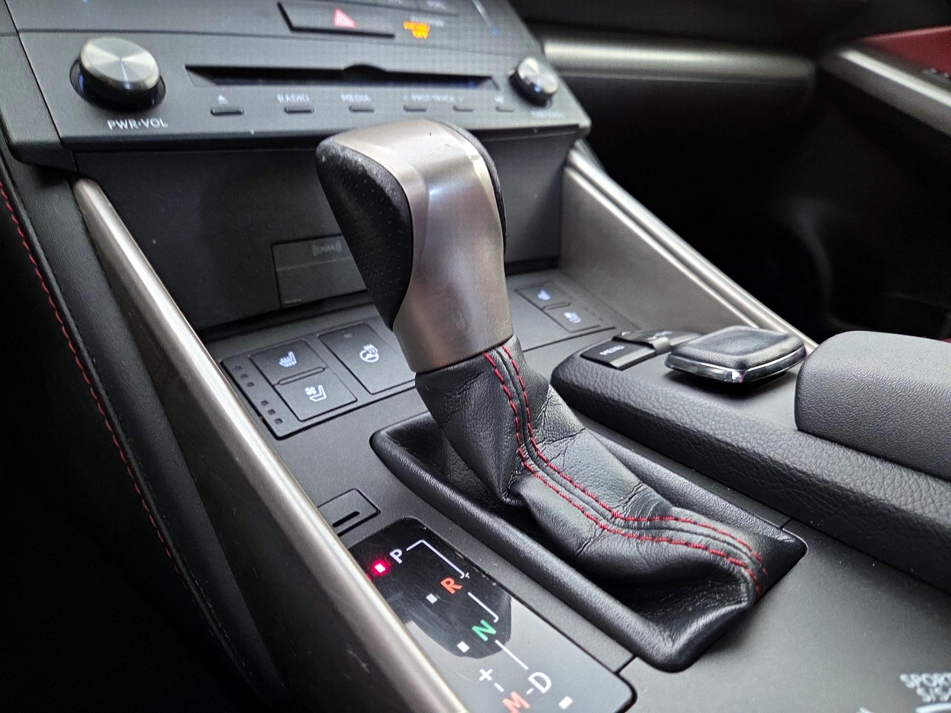 Thumbnail: 2015 Lexus IS - 17