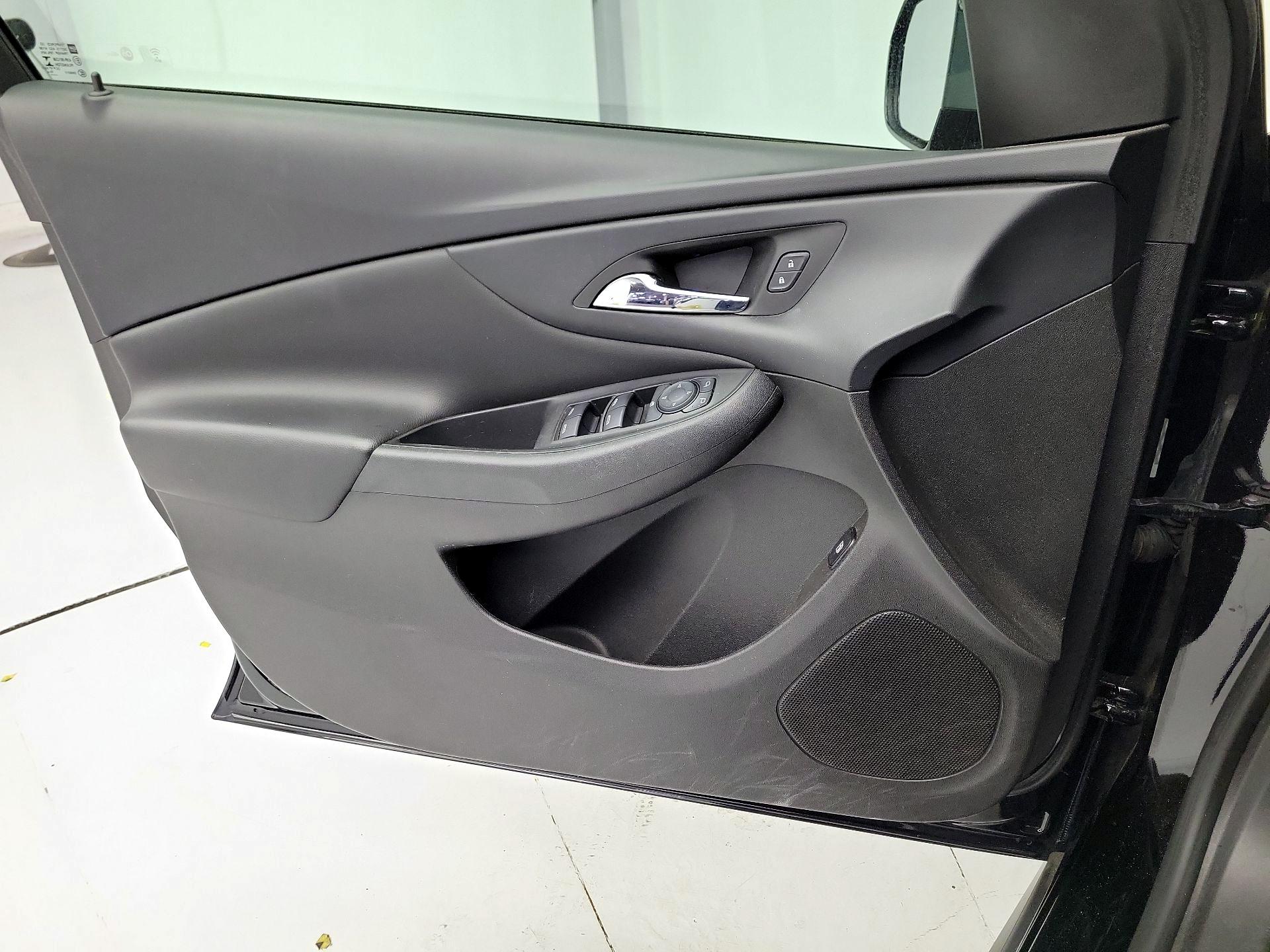 Thumbnail: 2017 Chevrolet Volt - 12