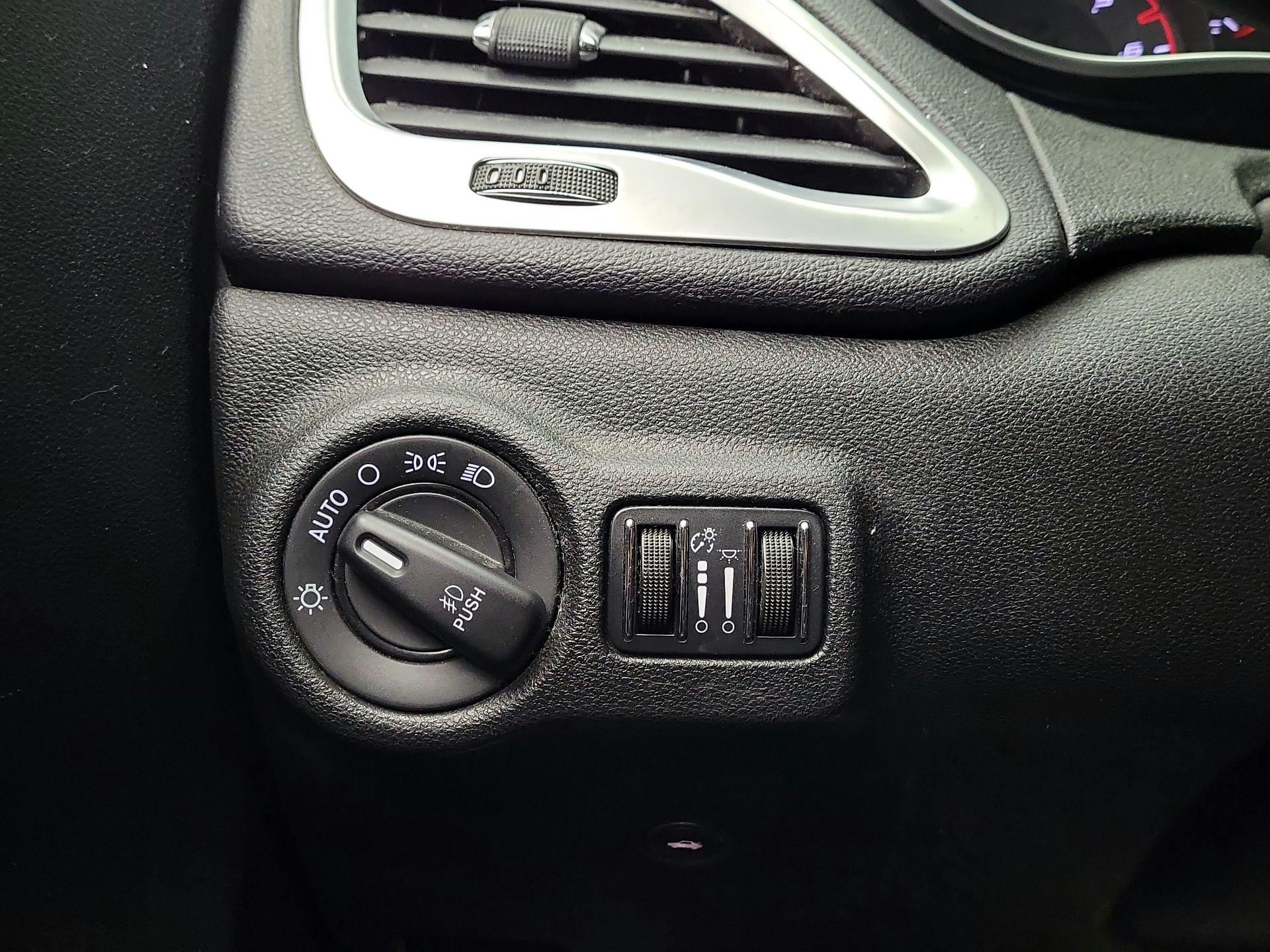 Thumbnail: 2016 Dodge Dart - 13