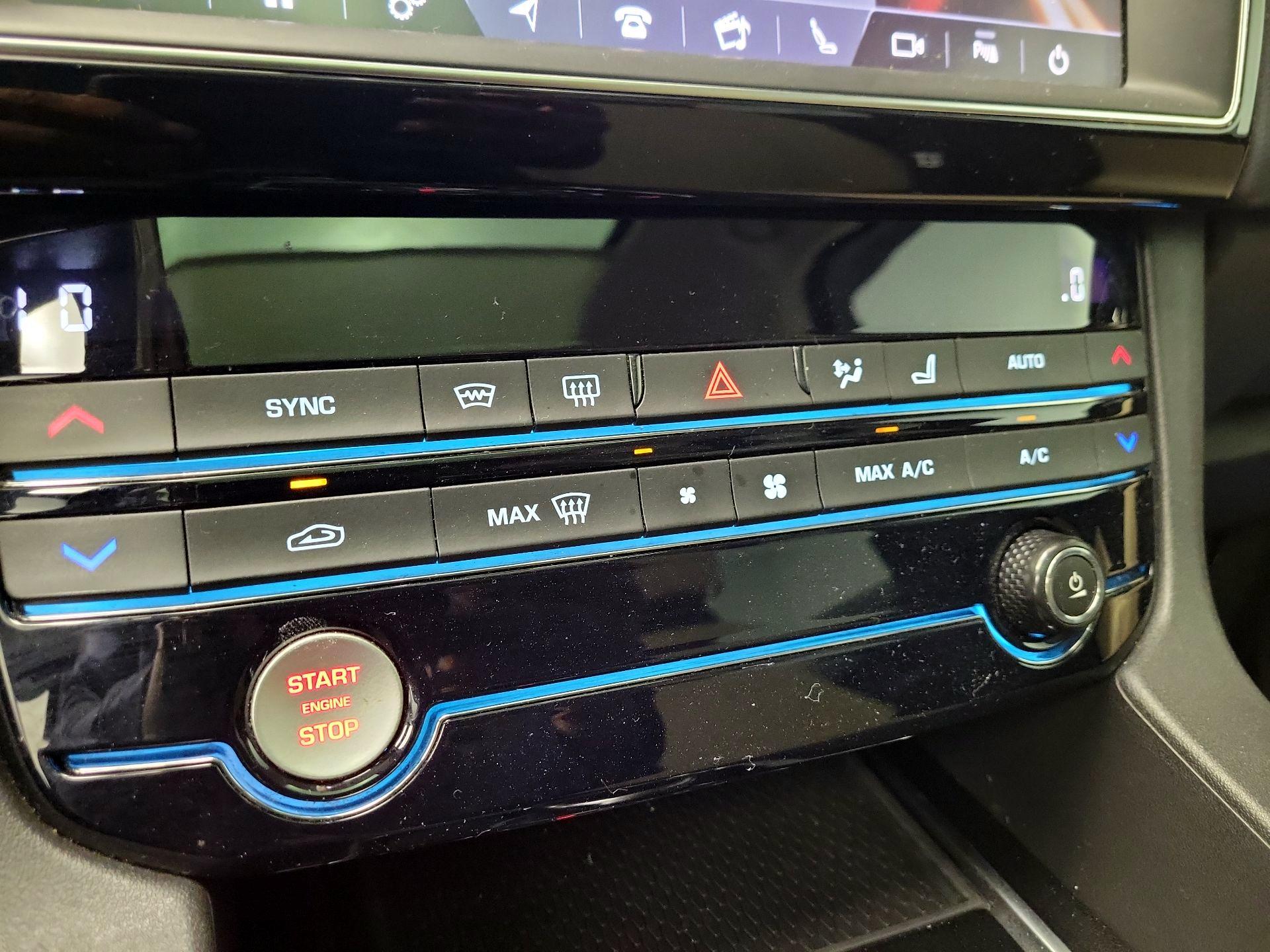 Thumbnail: 2020 Jaguar F-Pace - 17