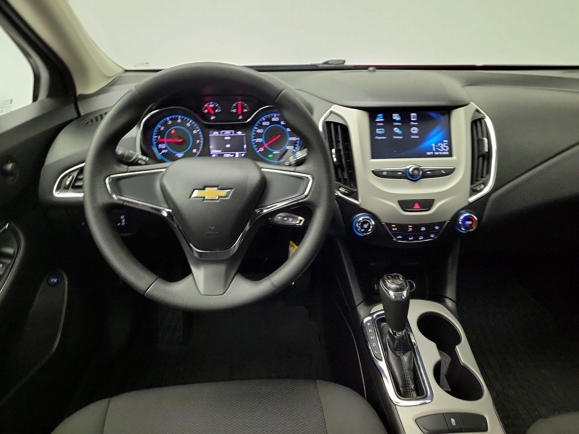 Thumbnail: 2017 Chevrolet Cruze - 10