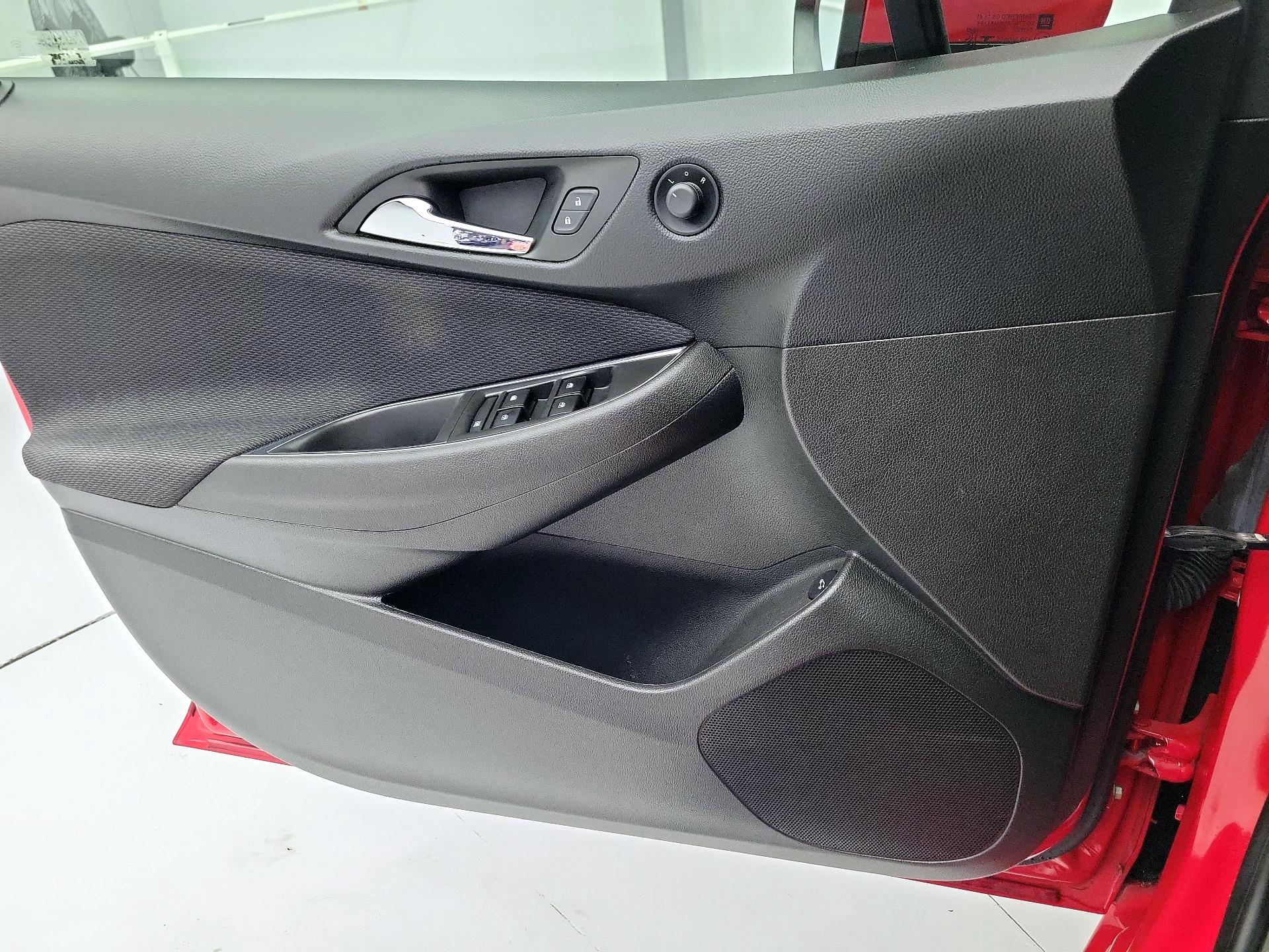 Thumbnail: 2017 Chevrolet Cruze - 12