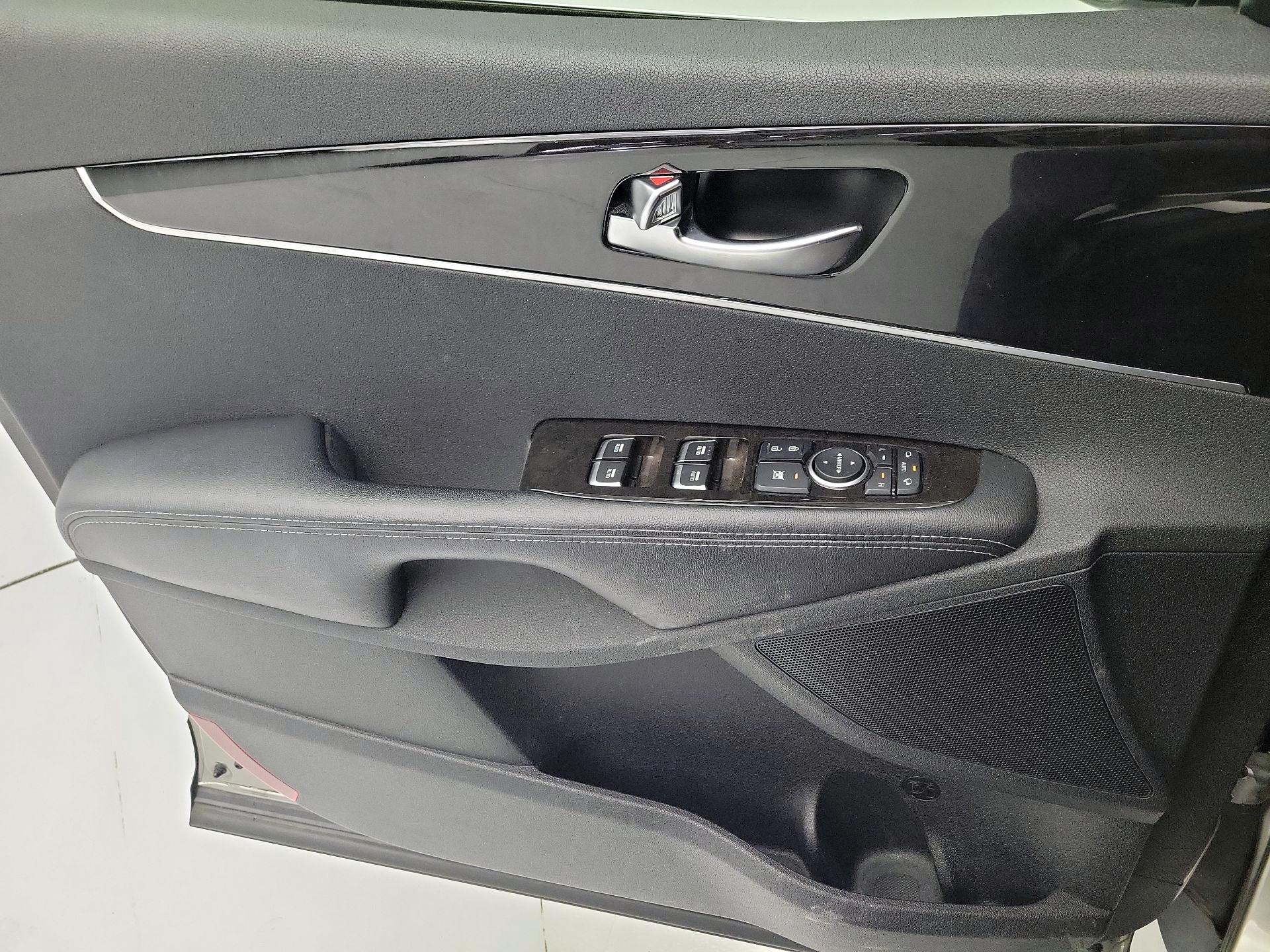 Thumbnail: 2016 Kia Sorento - 12