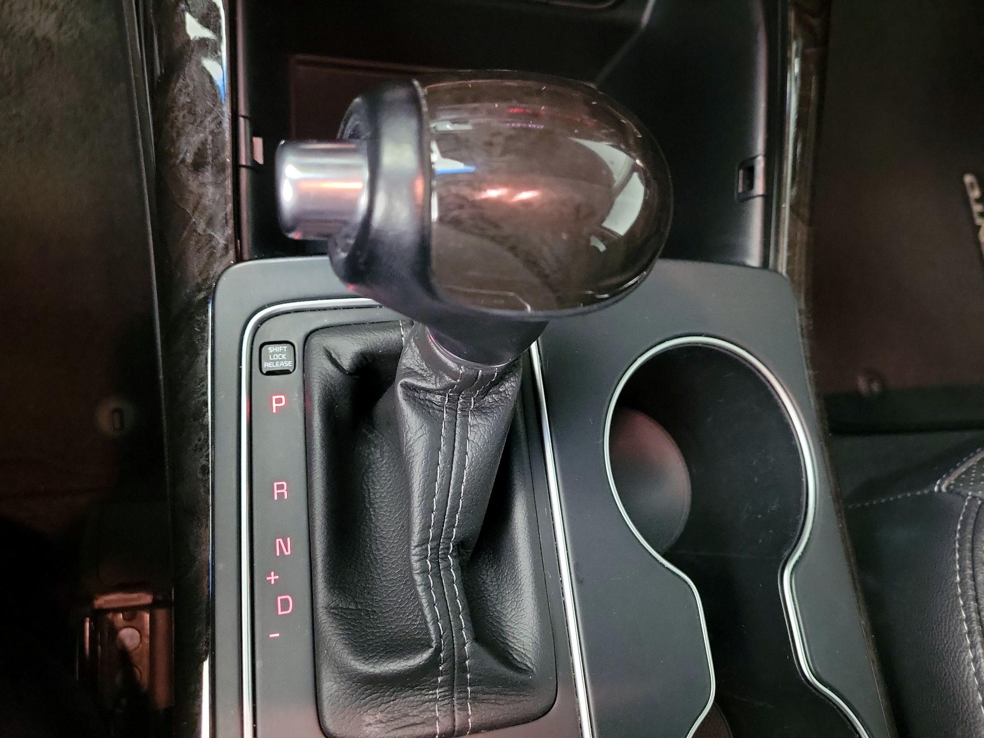 Thumbnail: 2016 Kia Sorento - 17