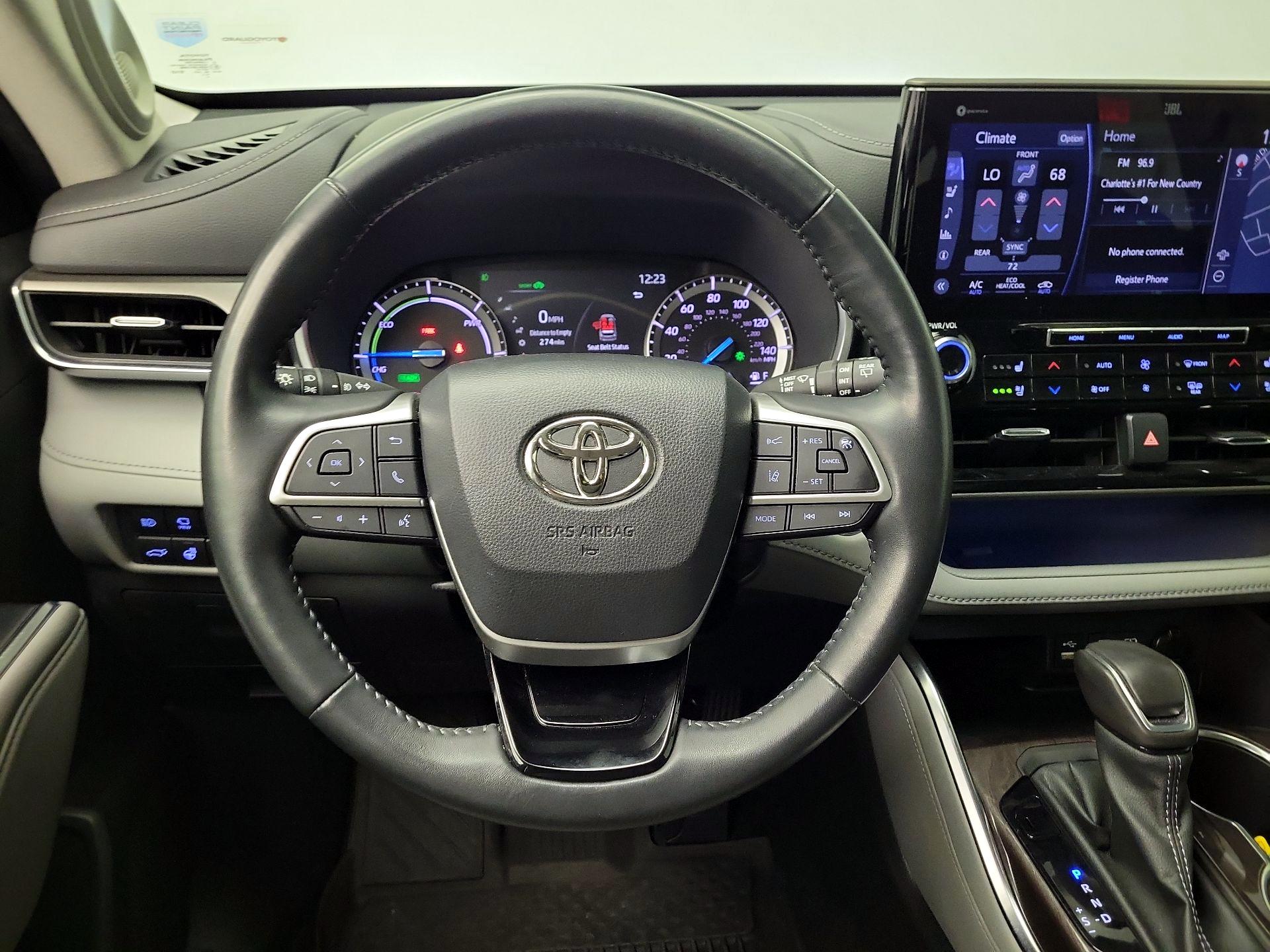 Thumbnail: 2022 Toyota Highlander - 10