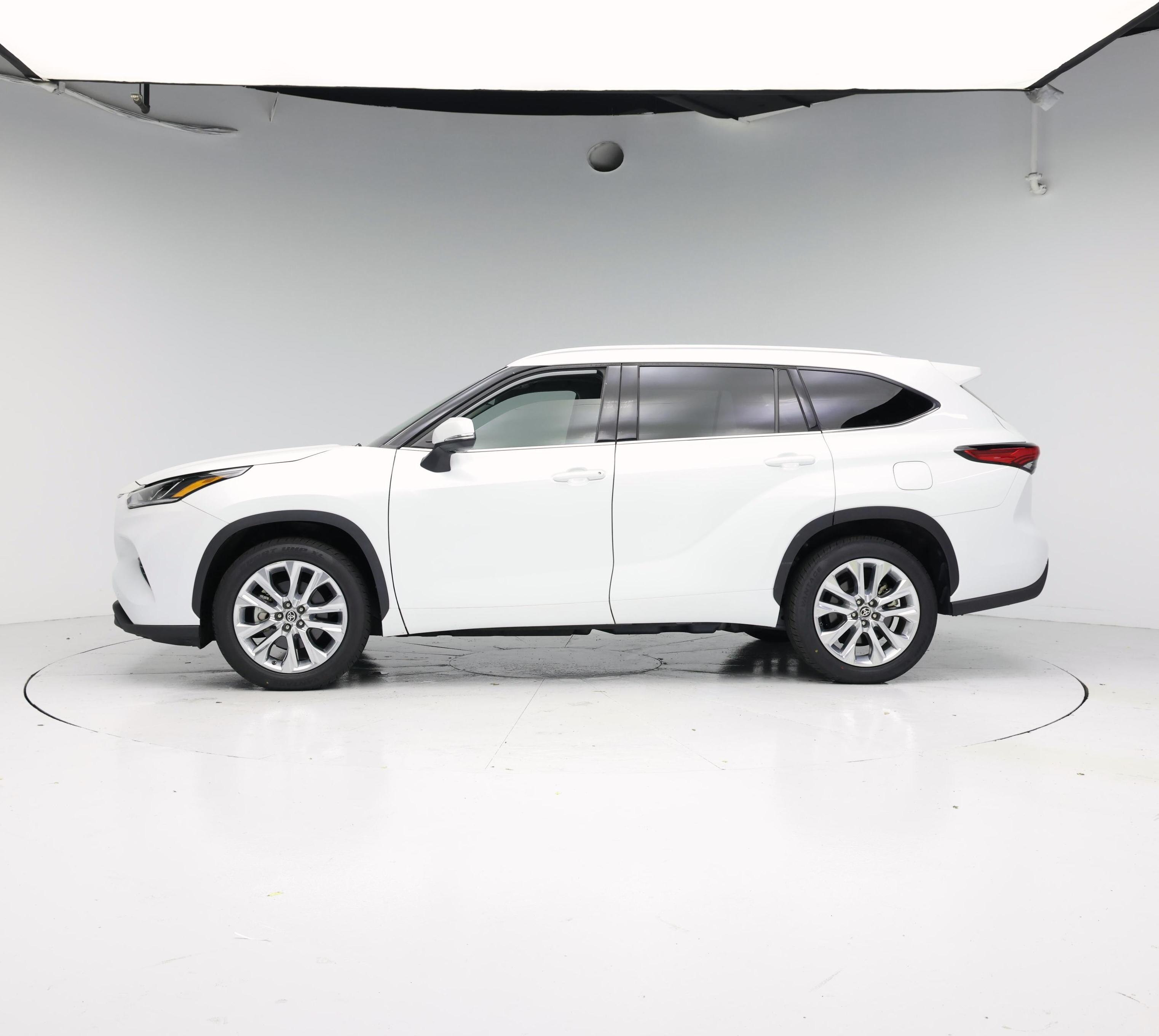 Thumbnail: 2022 Toyota Highlander - 3