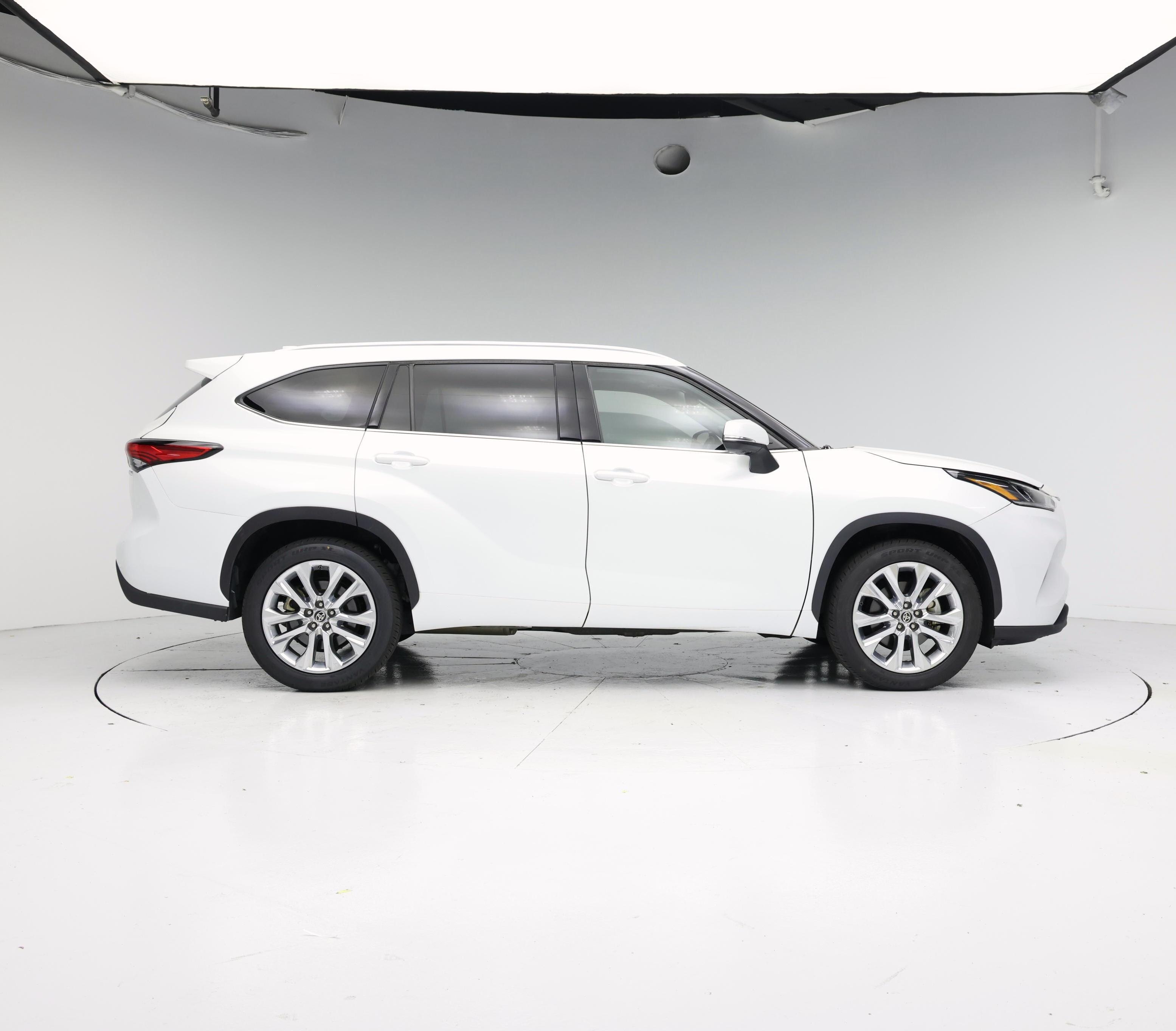 Thumbnail: 2022 Toyota Highlander - 7