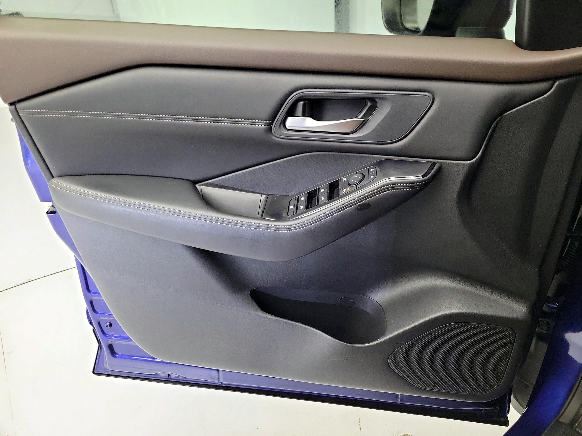 Thumbnail: 2023 Nissan Rogue - 12