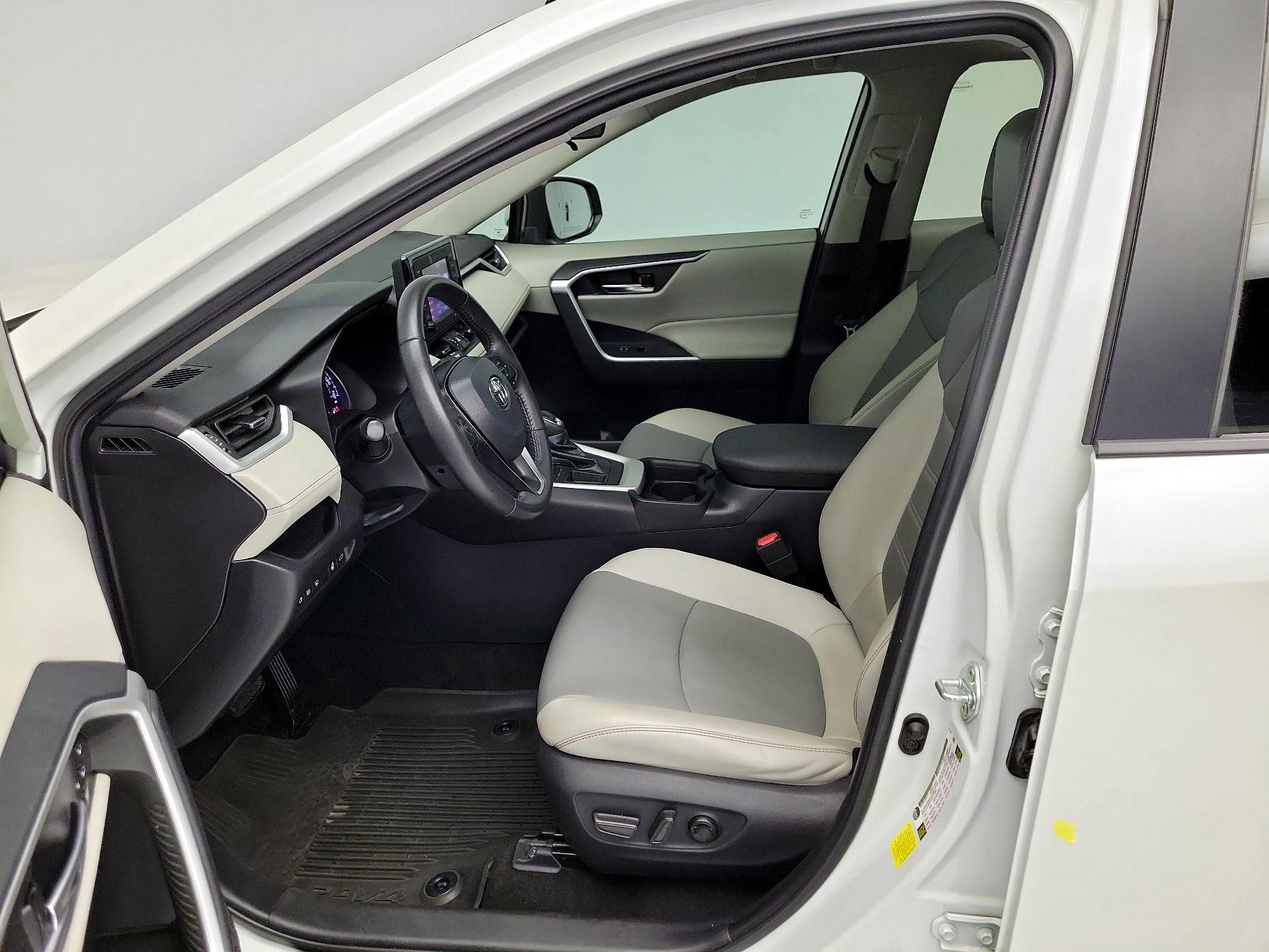 Thumbnail: 2021 Toyota RAV4 - 11