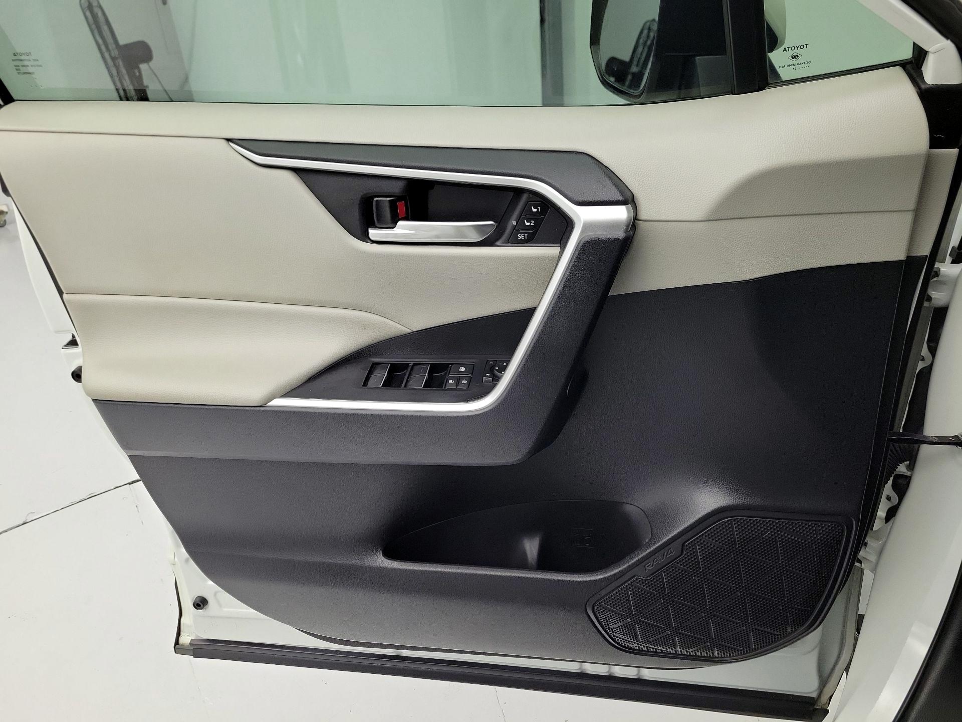 Thumbnail: 2021 Toyota RAV4 - 12