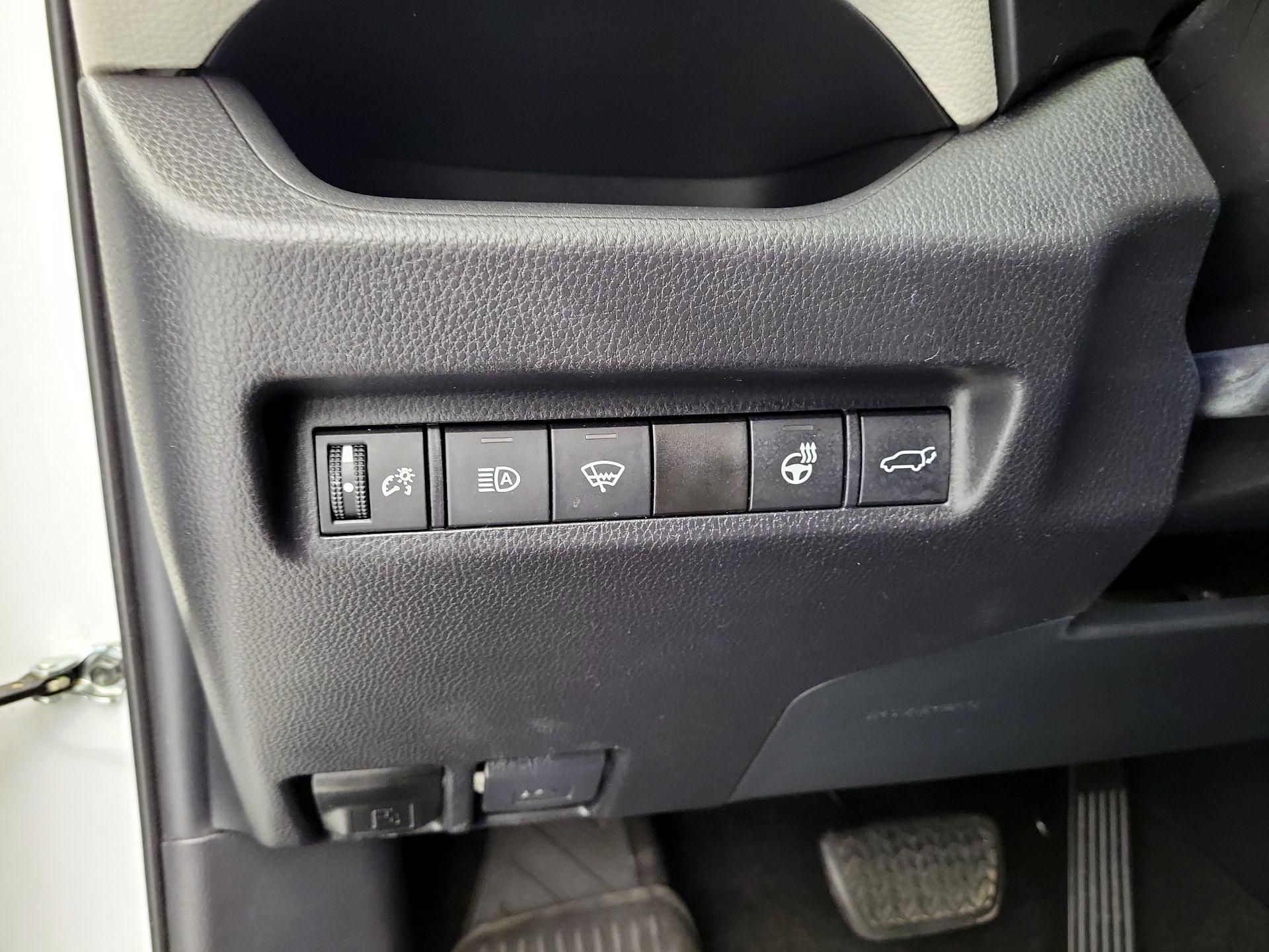 Thumbnail: 2021 Toyota RAV4 - 13