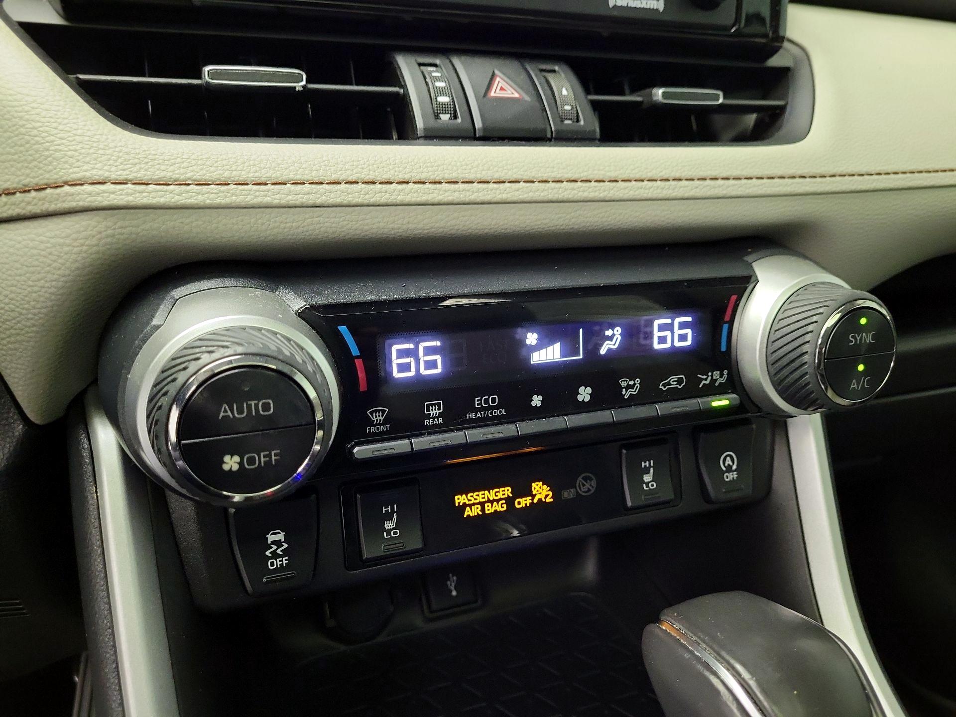 Thumbnail: 2021 Toyota RAV4 - 16