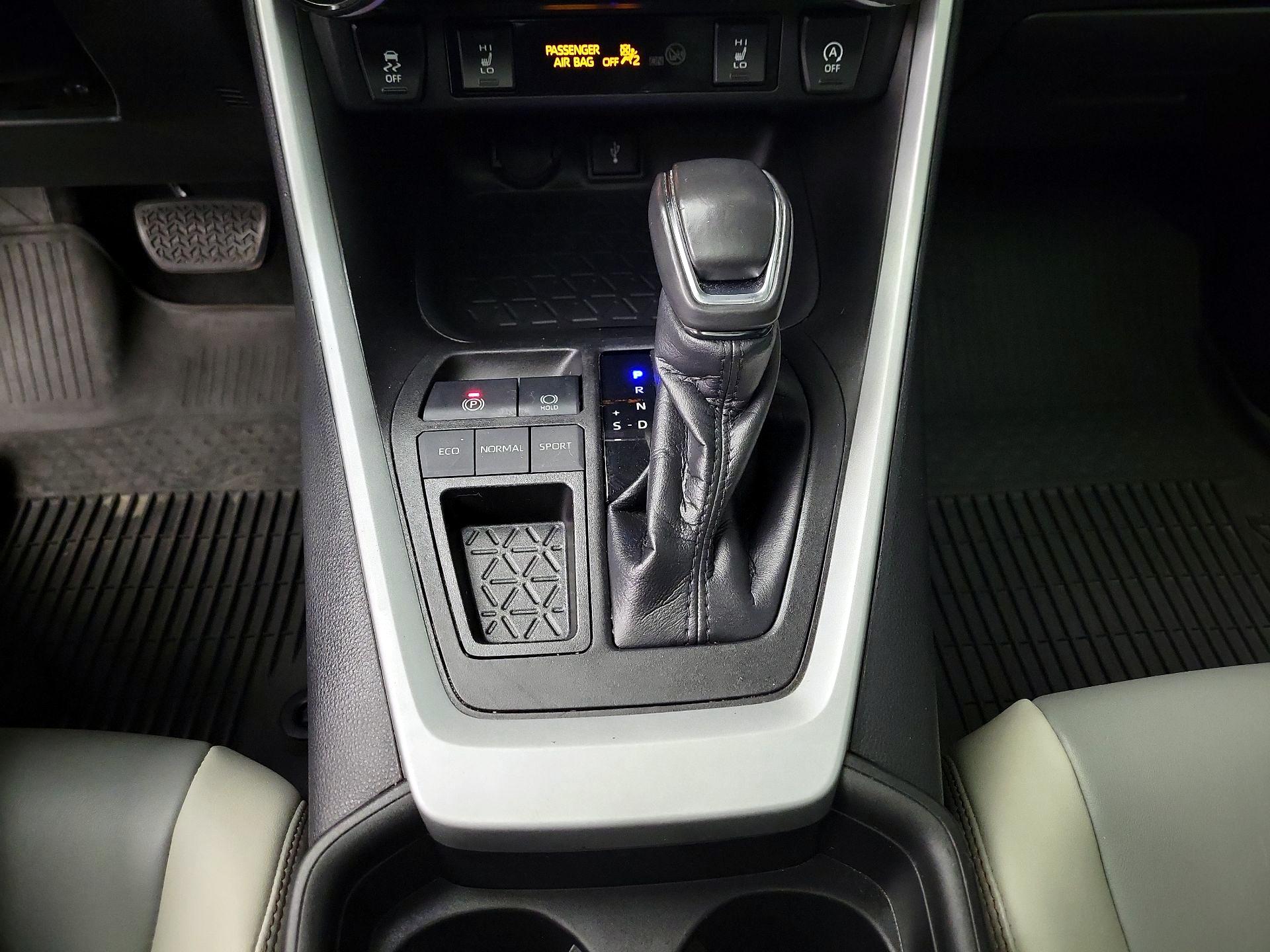 Thumbnail: 2021 Toyota RAV4 - 17