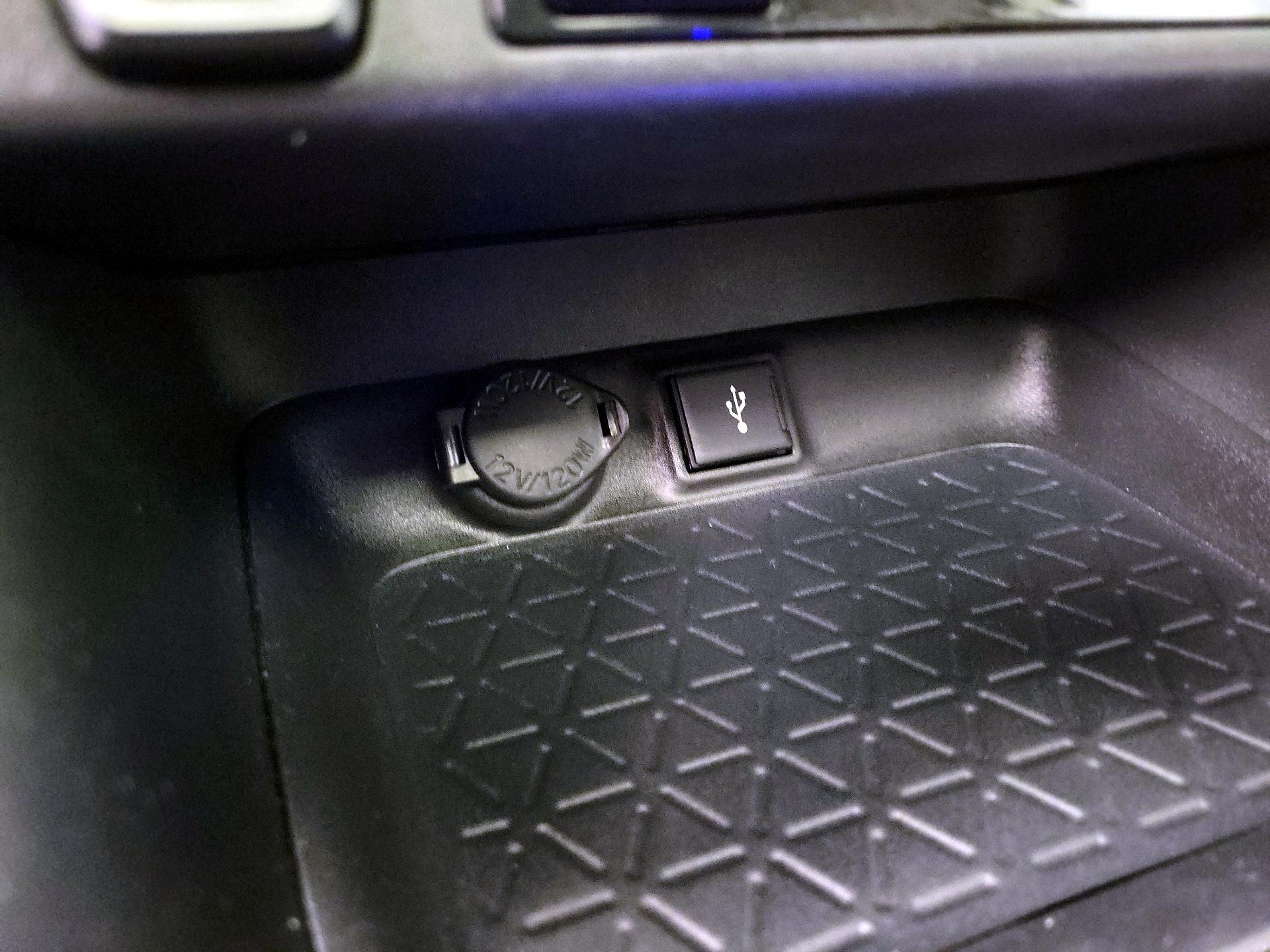 Thumbnail: 2021 Toyota RAV4 - 18