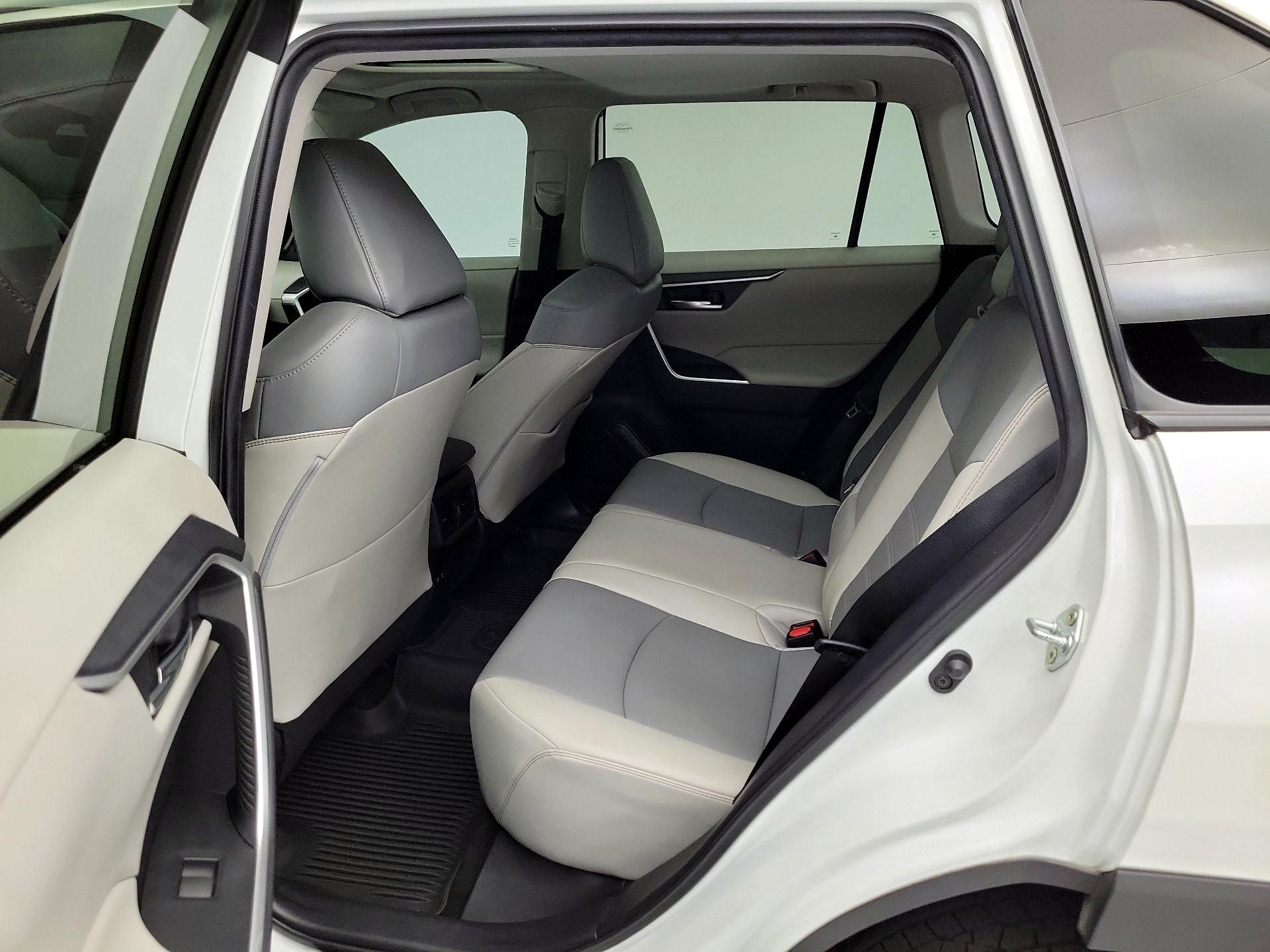 Thumbnail: 2021 Toyota RAV4 - 20