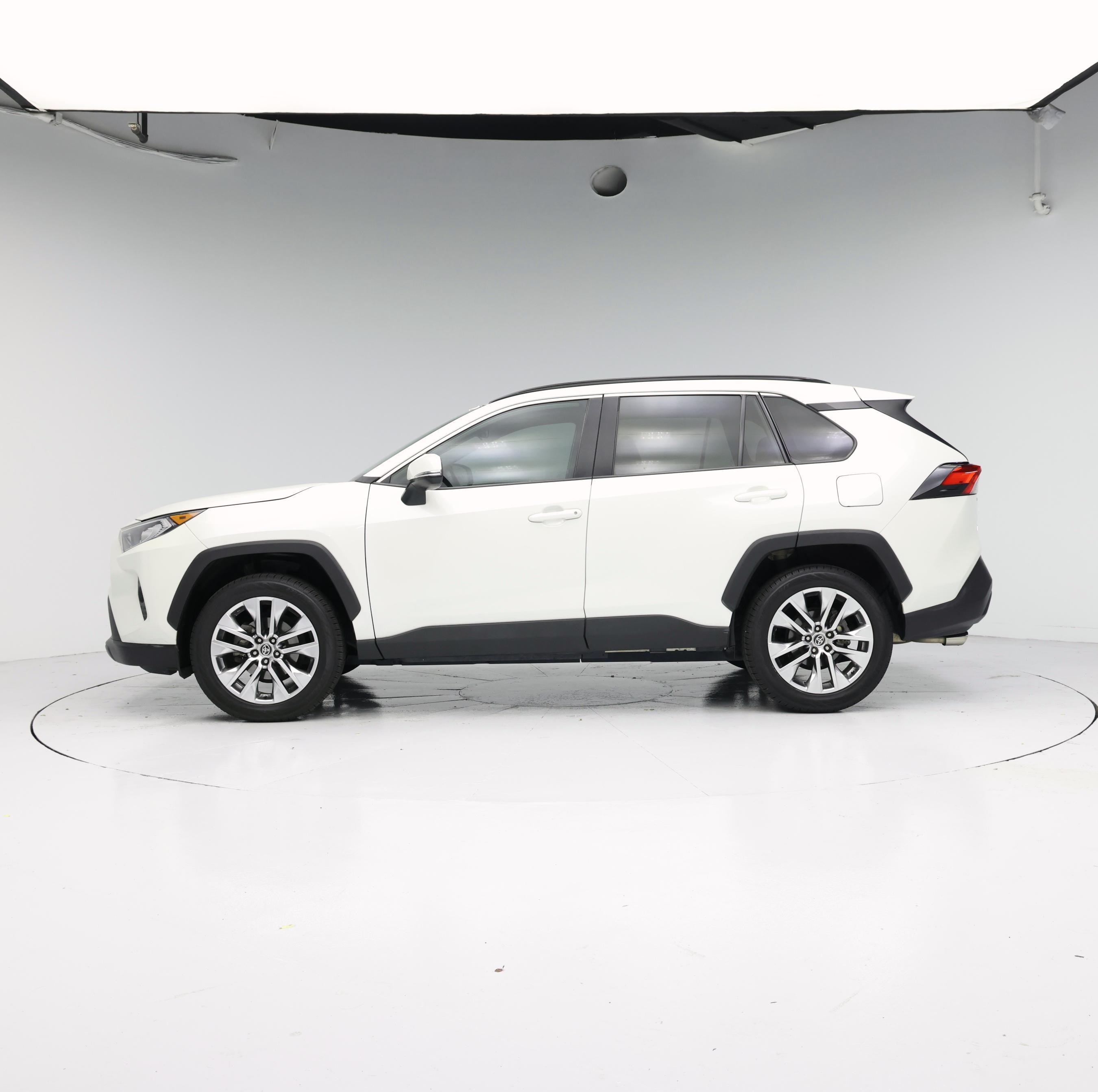 Thumbnail: 2021 Toyota RAV4 - 3