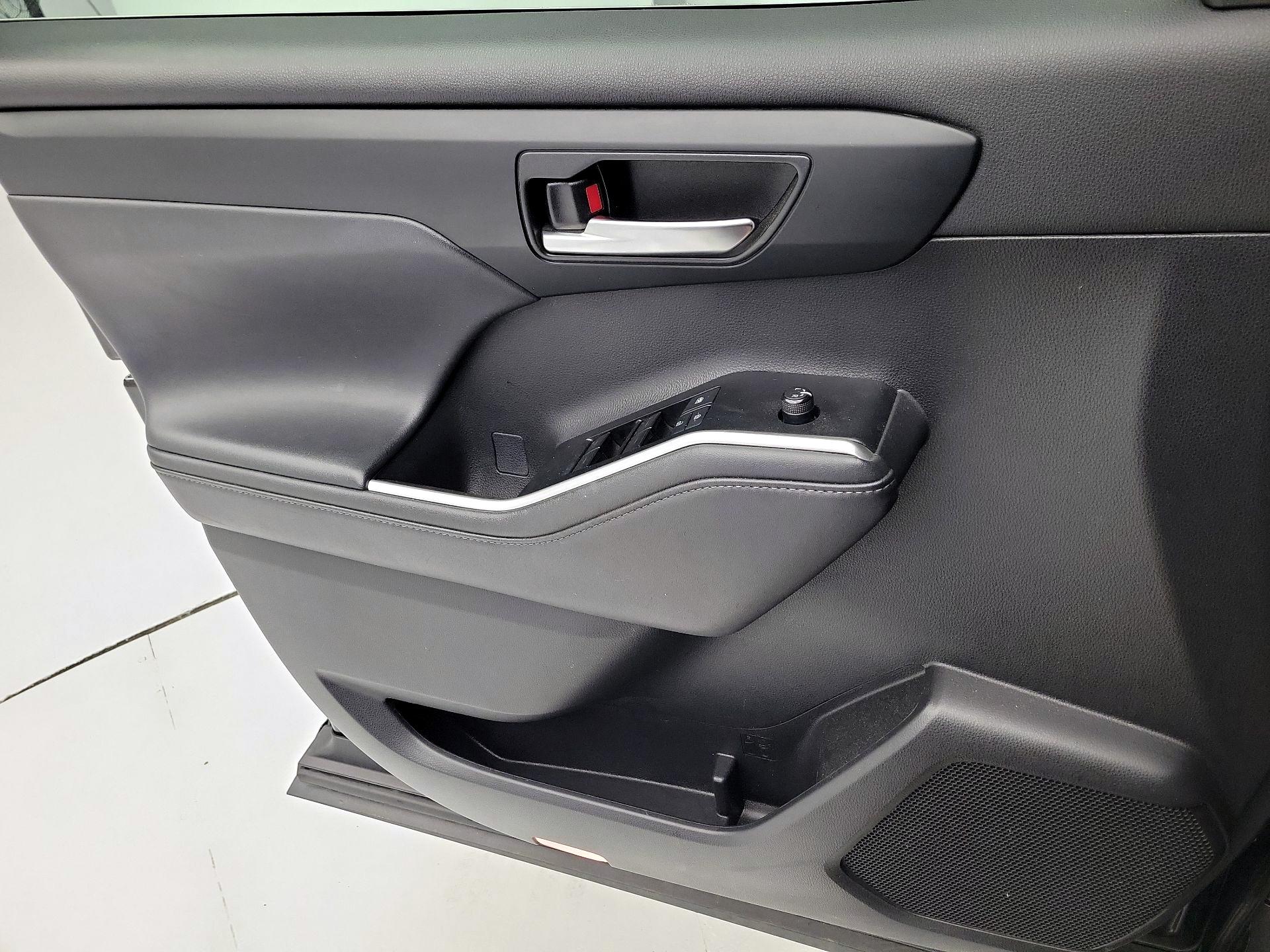 Thumbnail: 2021 Toyota Highlander - 12