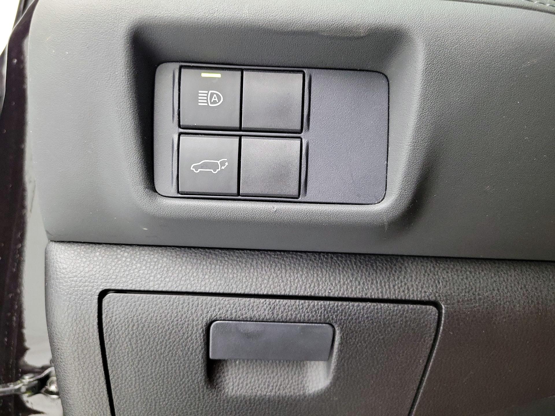 Thumbnail: 2021 Toyota Highlander - 13