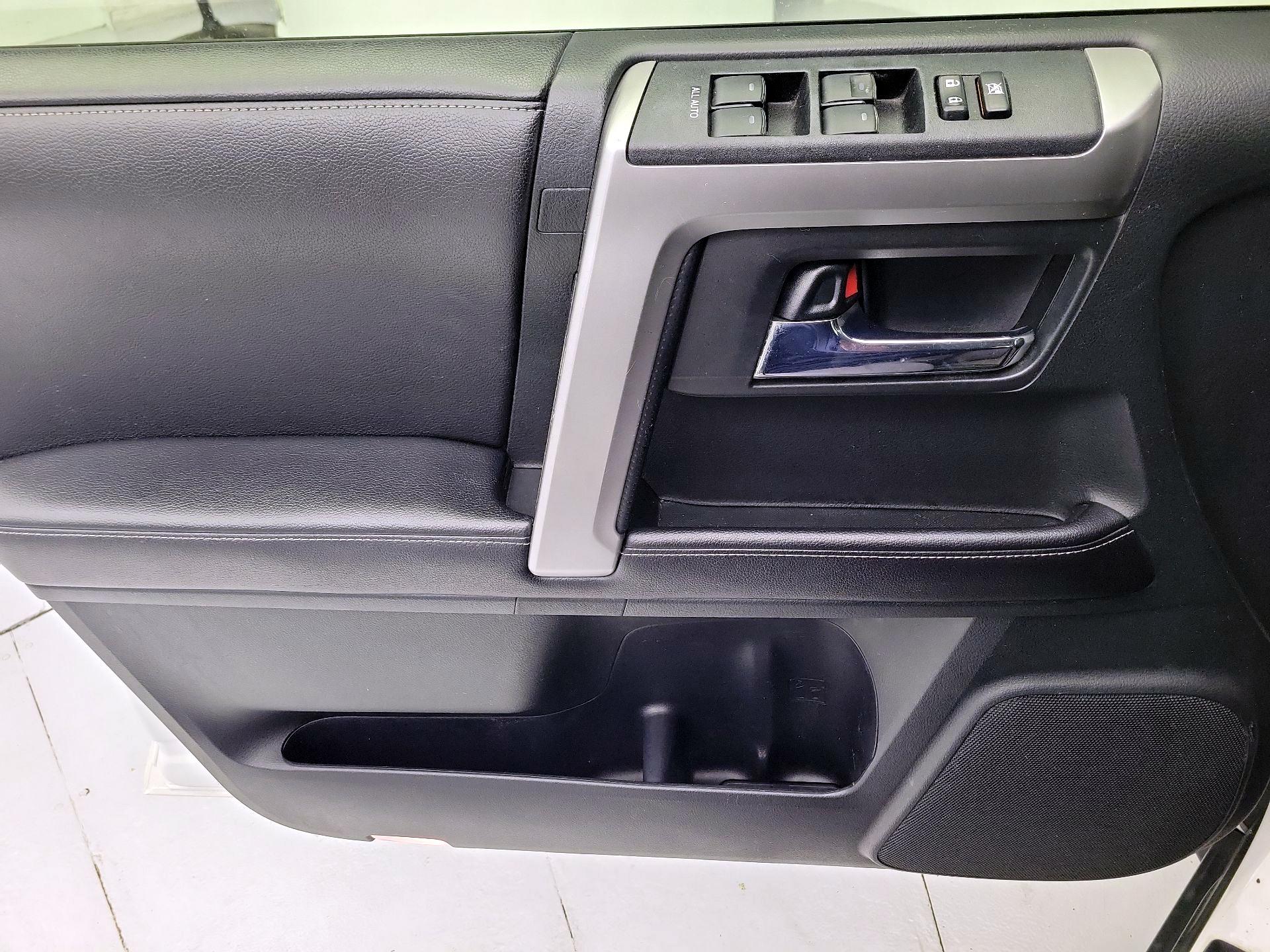 Thumbnail: 2016 Toyota 4Runner - 12