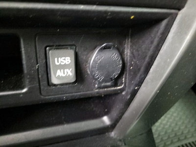 USB/AUX Ports