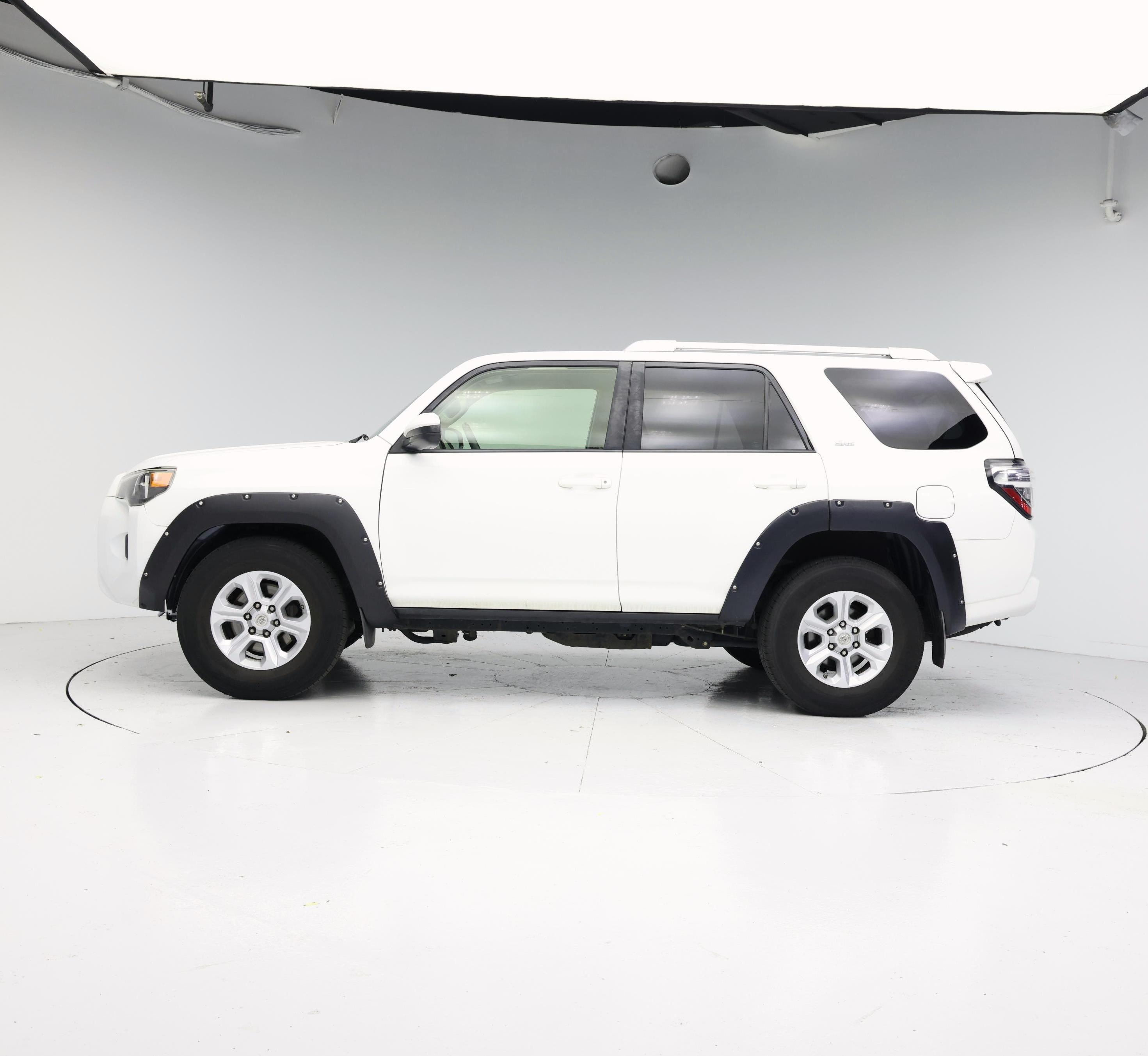 Thumbnail: 2016 Toyota 4Runner - 3