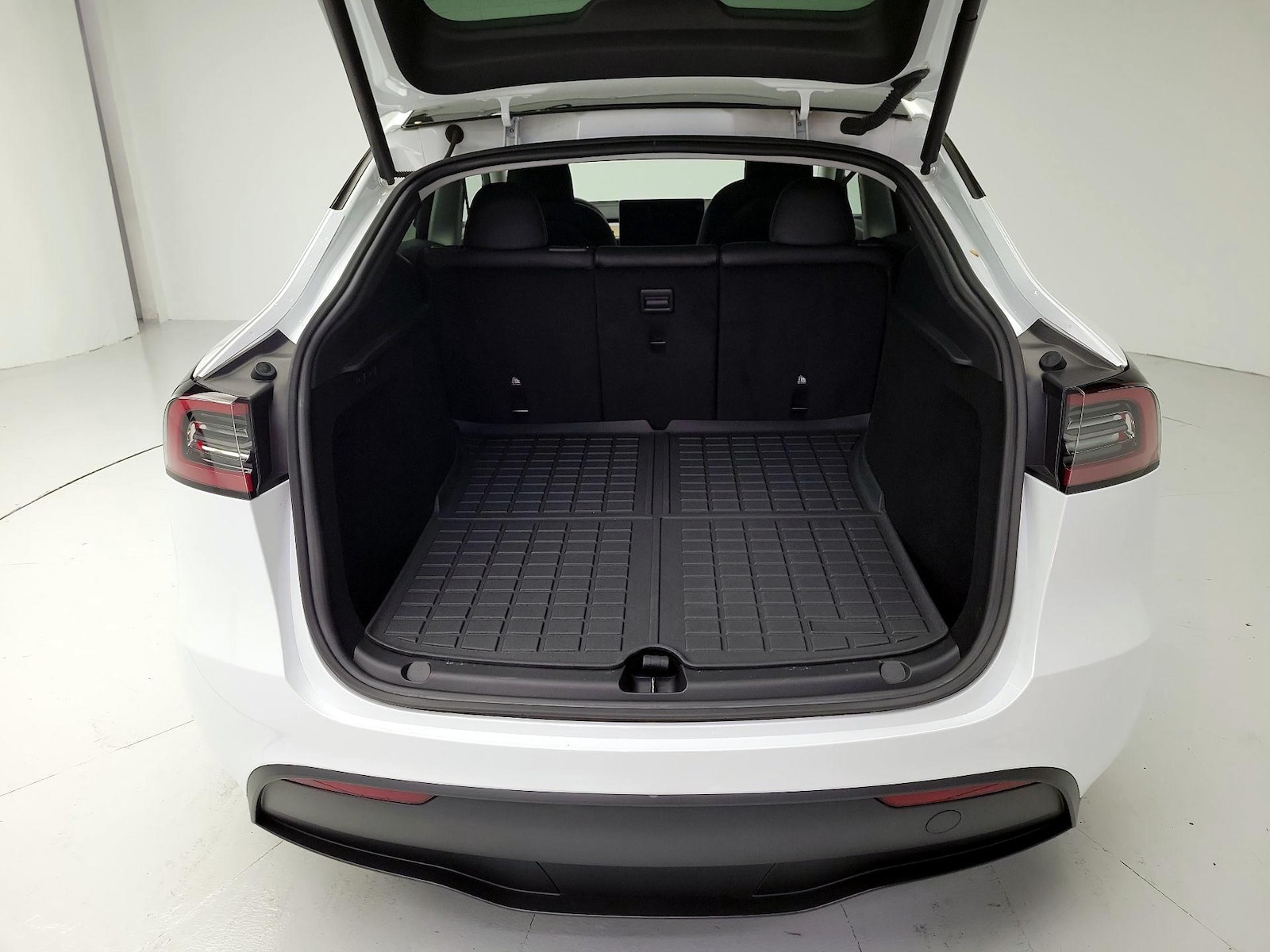 2023 Tesla Model Y Long Range - Photo 22