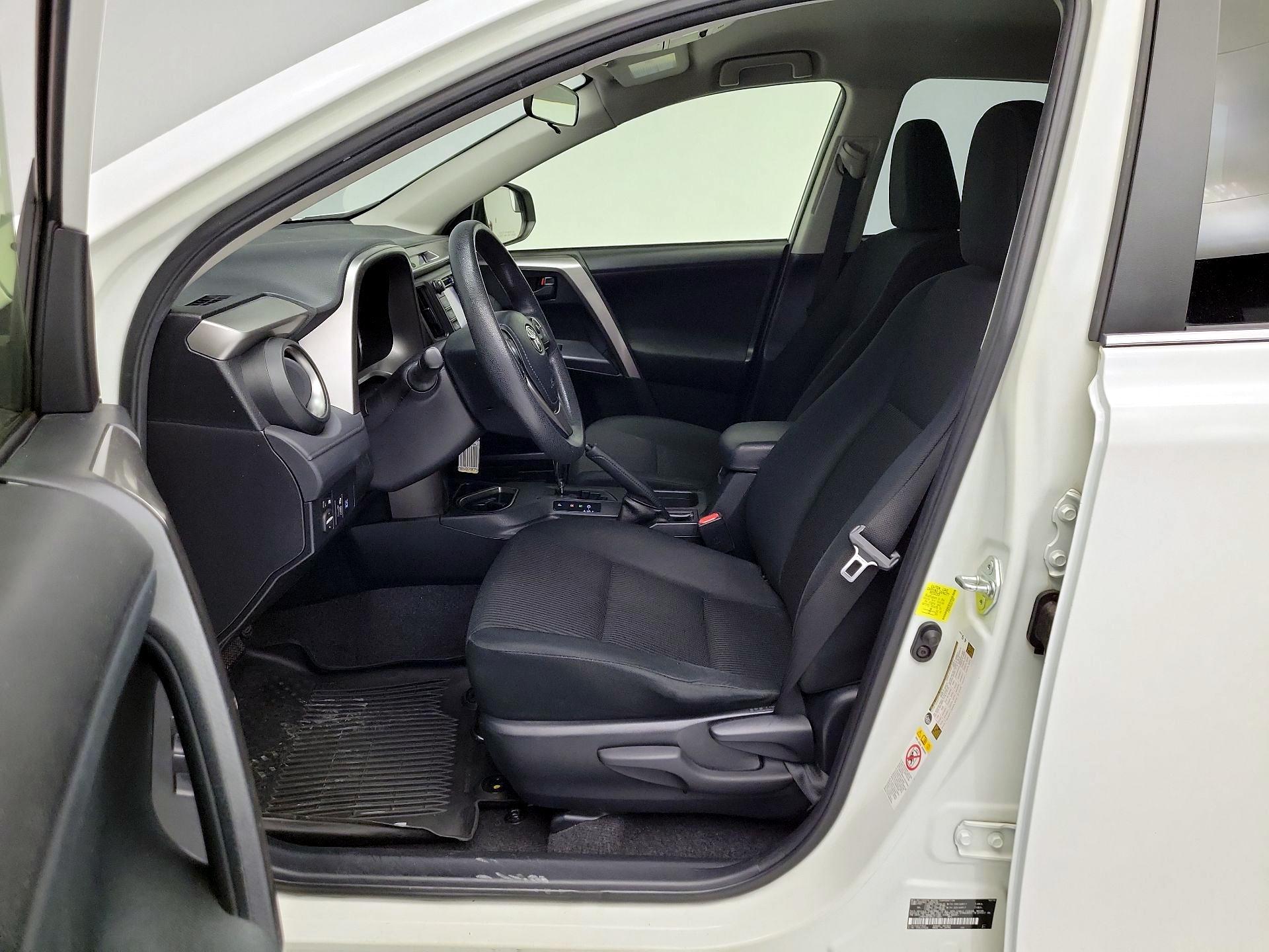 Thumbnail: 2017 Toyota RAV4 - 11