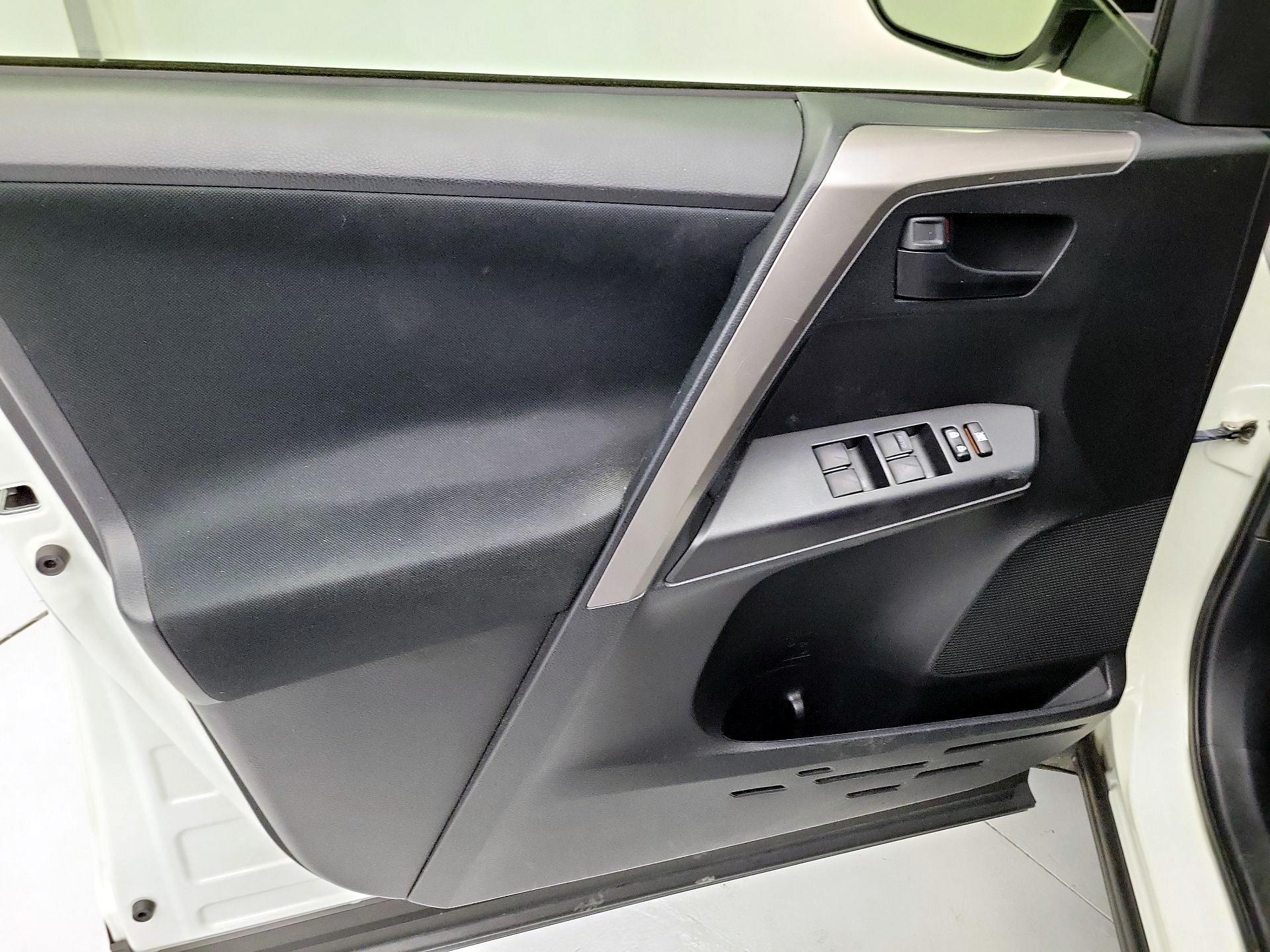 Thumbnail: 2017 Toyota RAV4 - 12