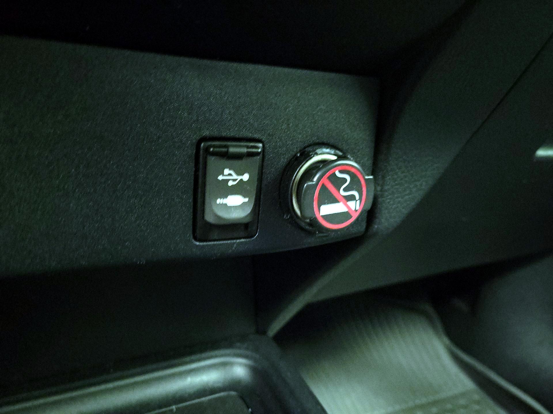 Thumbnail: 2017 Toyota RAV4 - 18