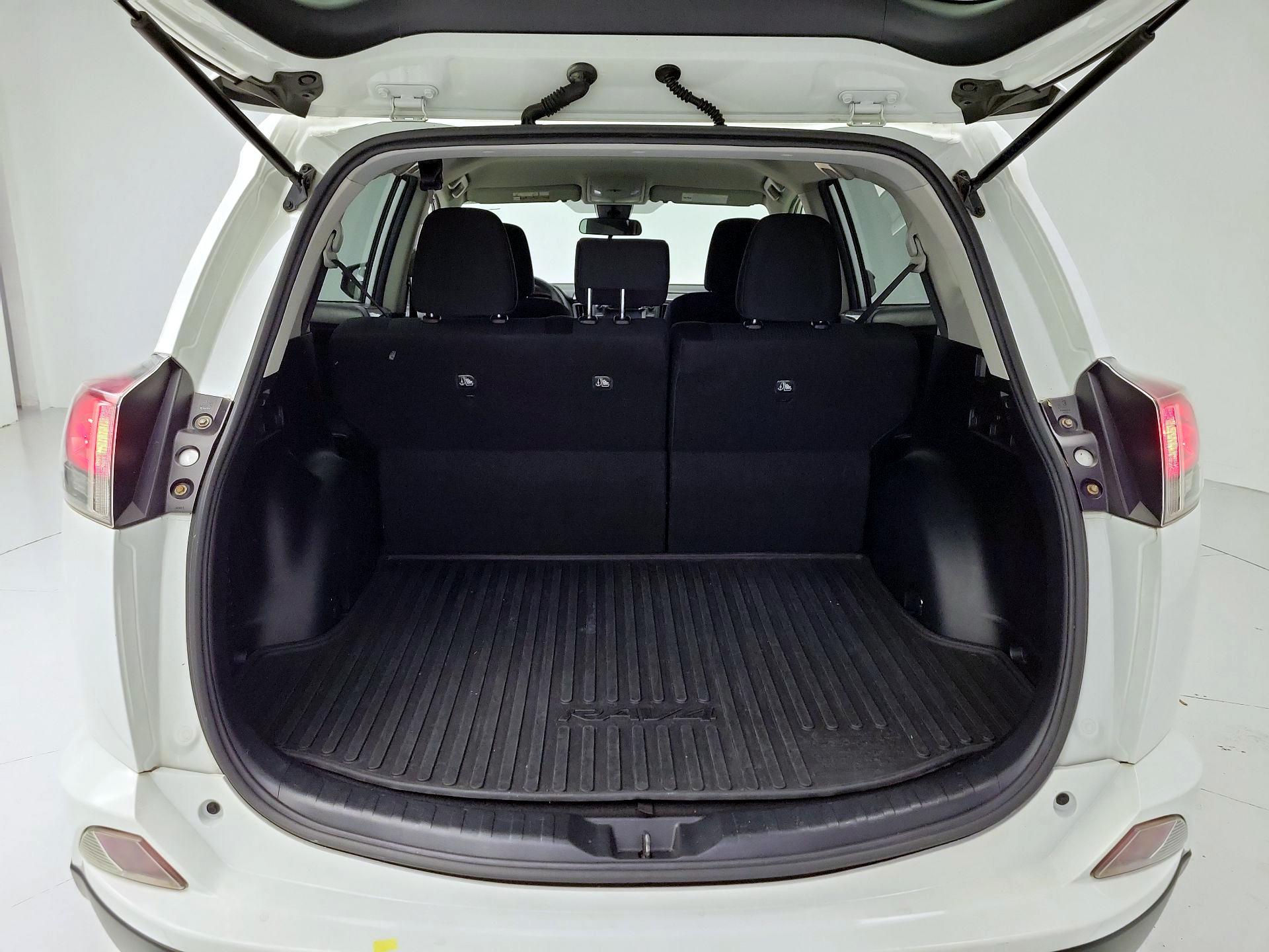 Thumbnail: 2017 Toyota RAV4 - 20