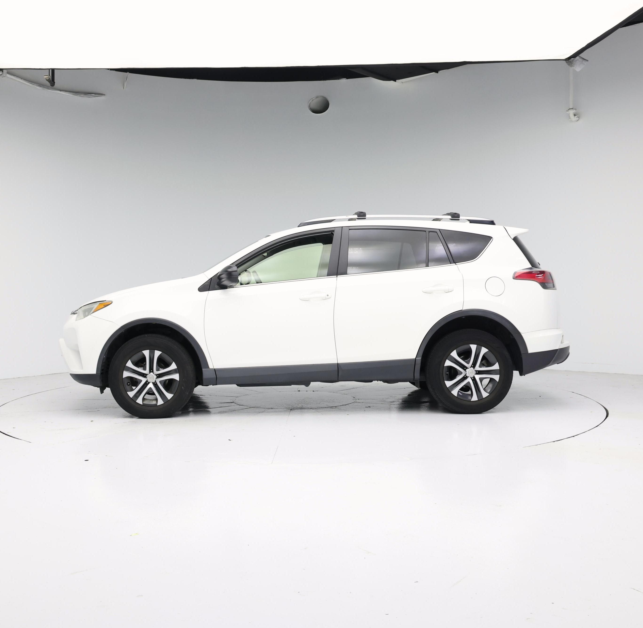 Thumbnail: 2017 Toyota RAV4 - 3