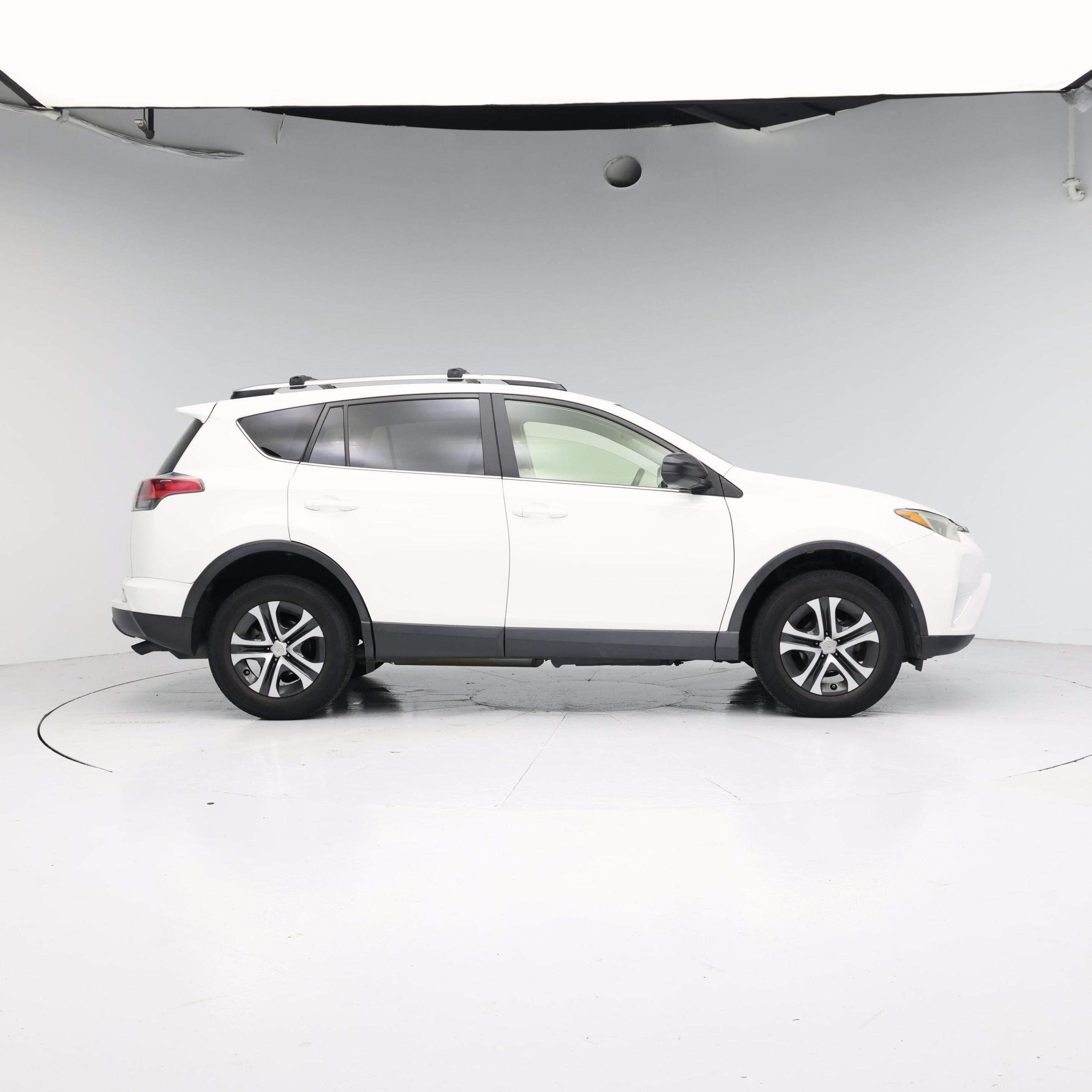 Thumbnail: 2017 Toyota RAV4 - 7