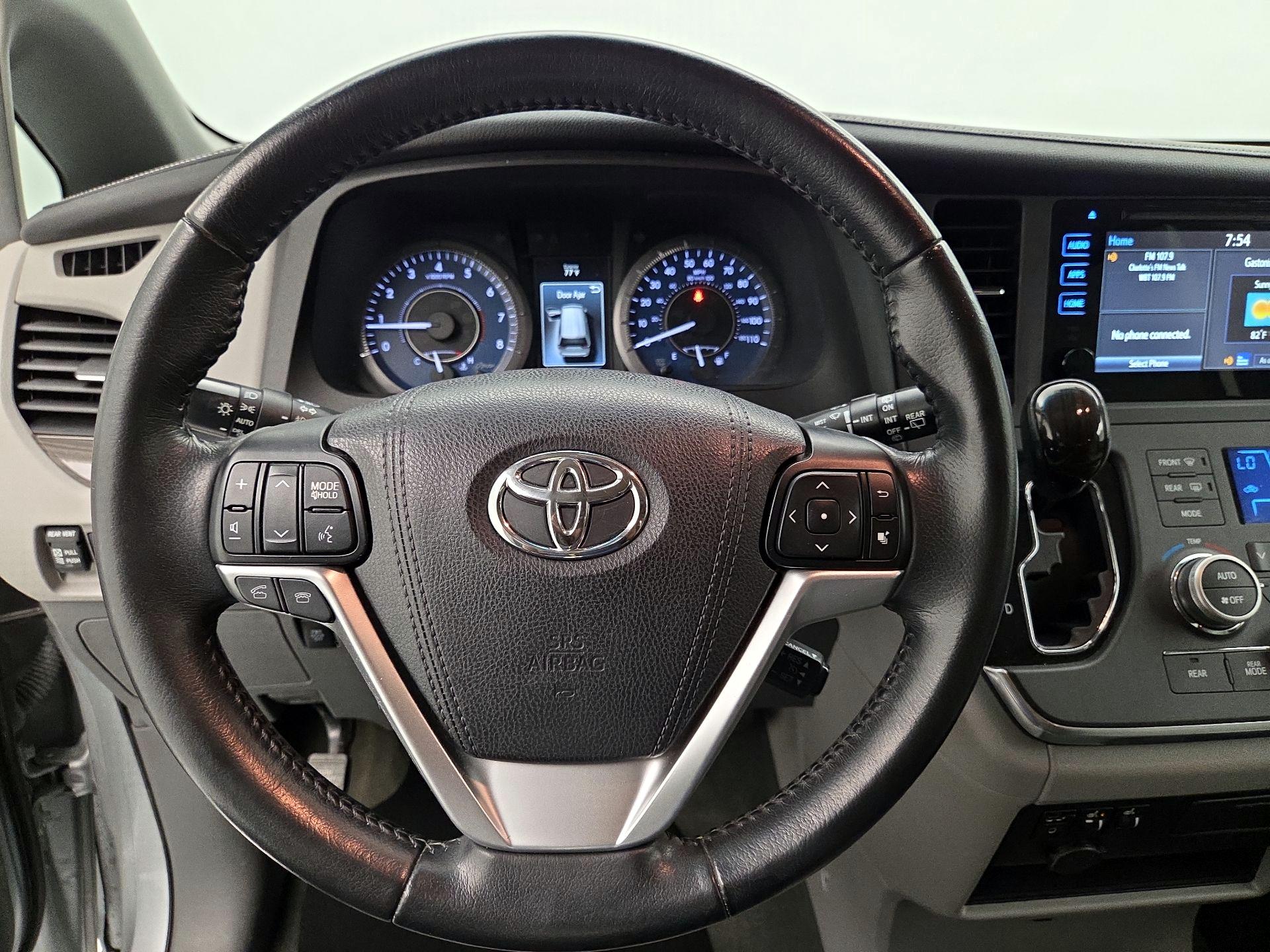 Thumbnail: 2015 Toyota Sienna - 10