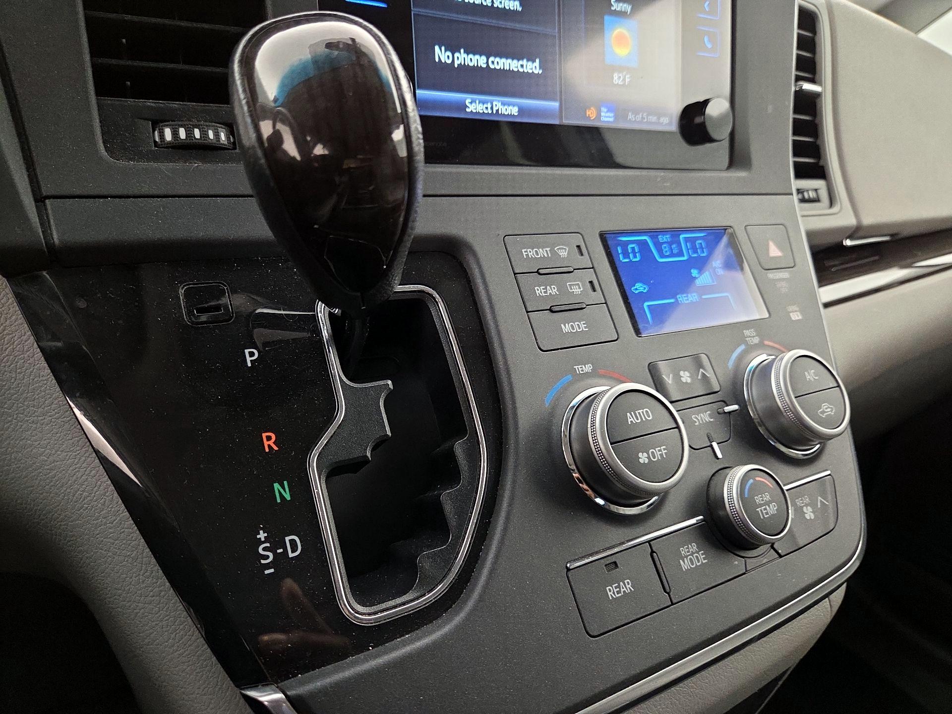 Thumbnail: 2015 Toyota Sienna - 17