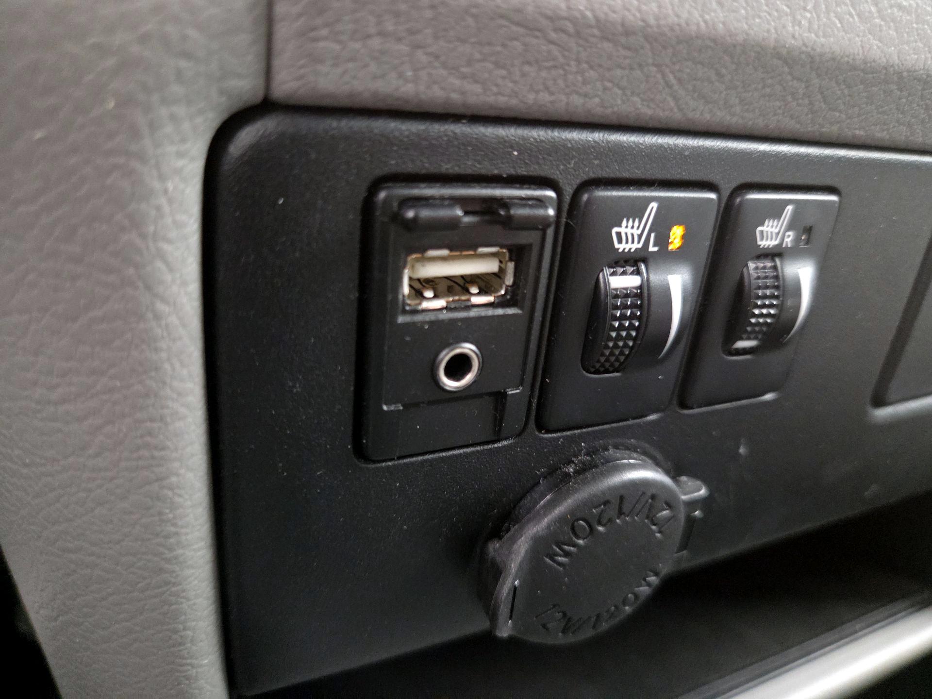 Thumbnail: 2015 Toyota Sienna - 18