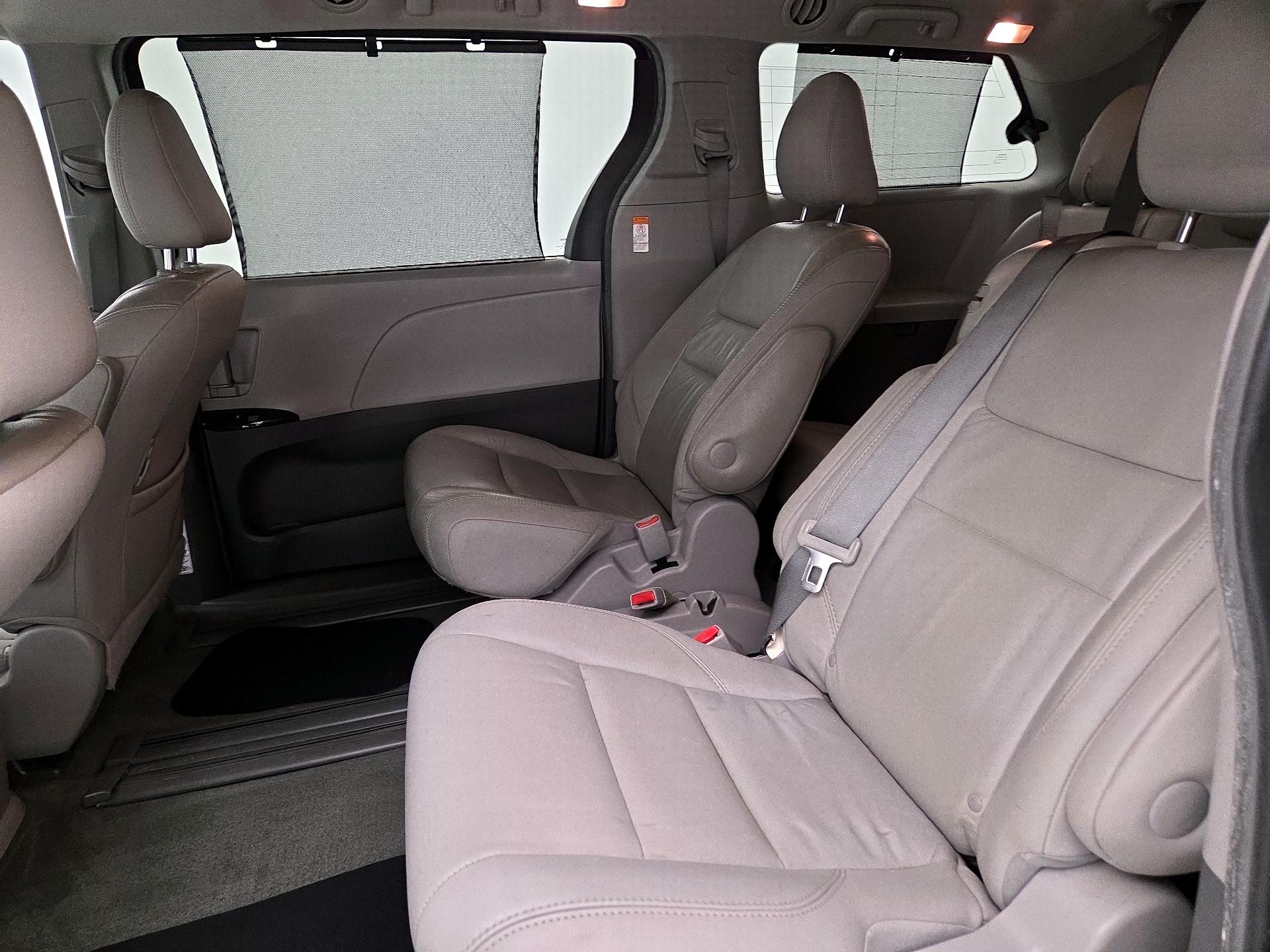 Thumbnail: 2015 Toyota Sienna - 20