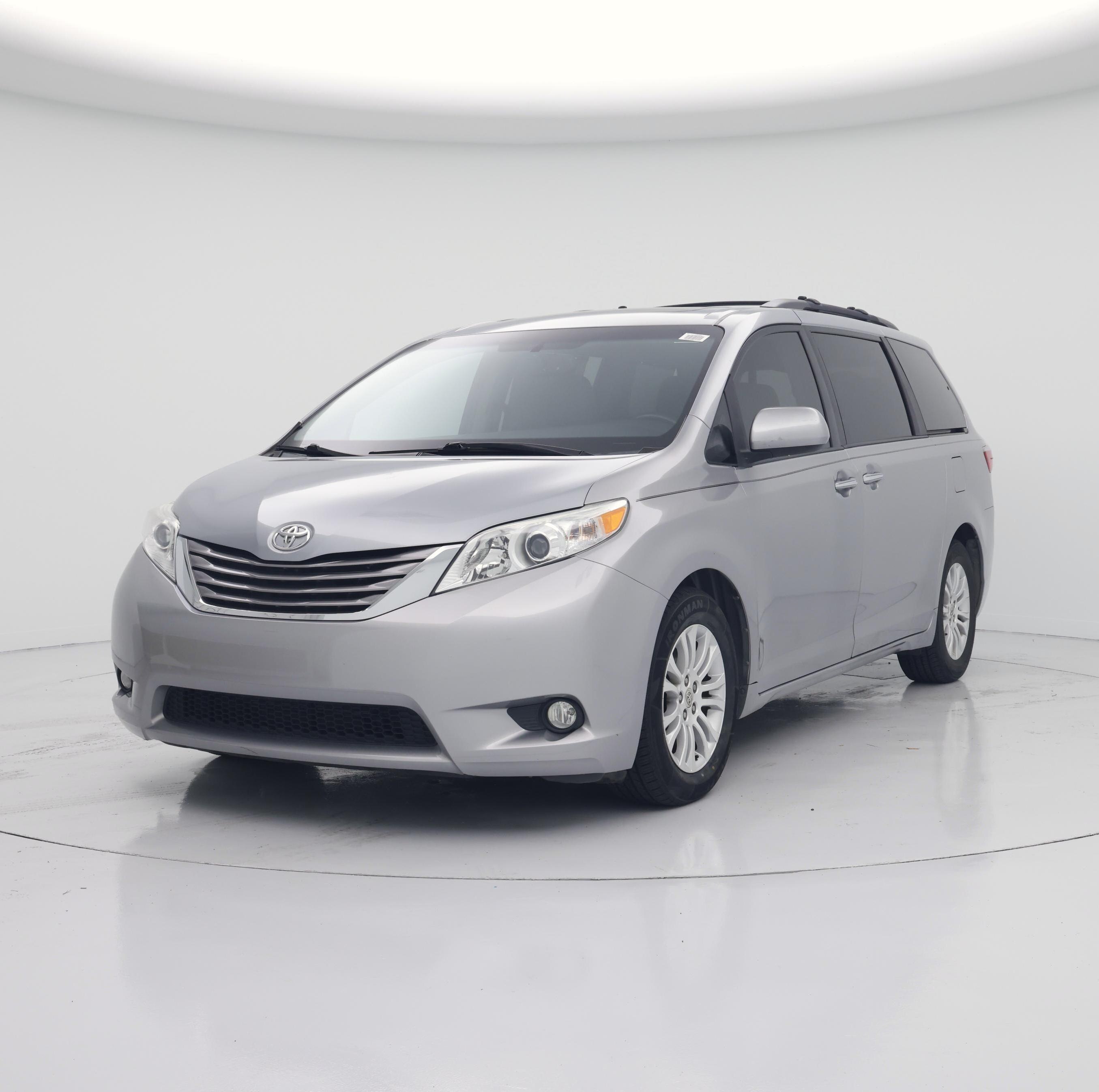 Thumbnail: 2015 Toyota Sienna - 4